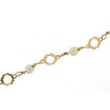 9ct gold pearl bracelet, 16cm in length, 2.7g