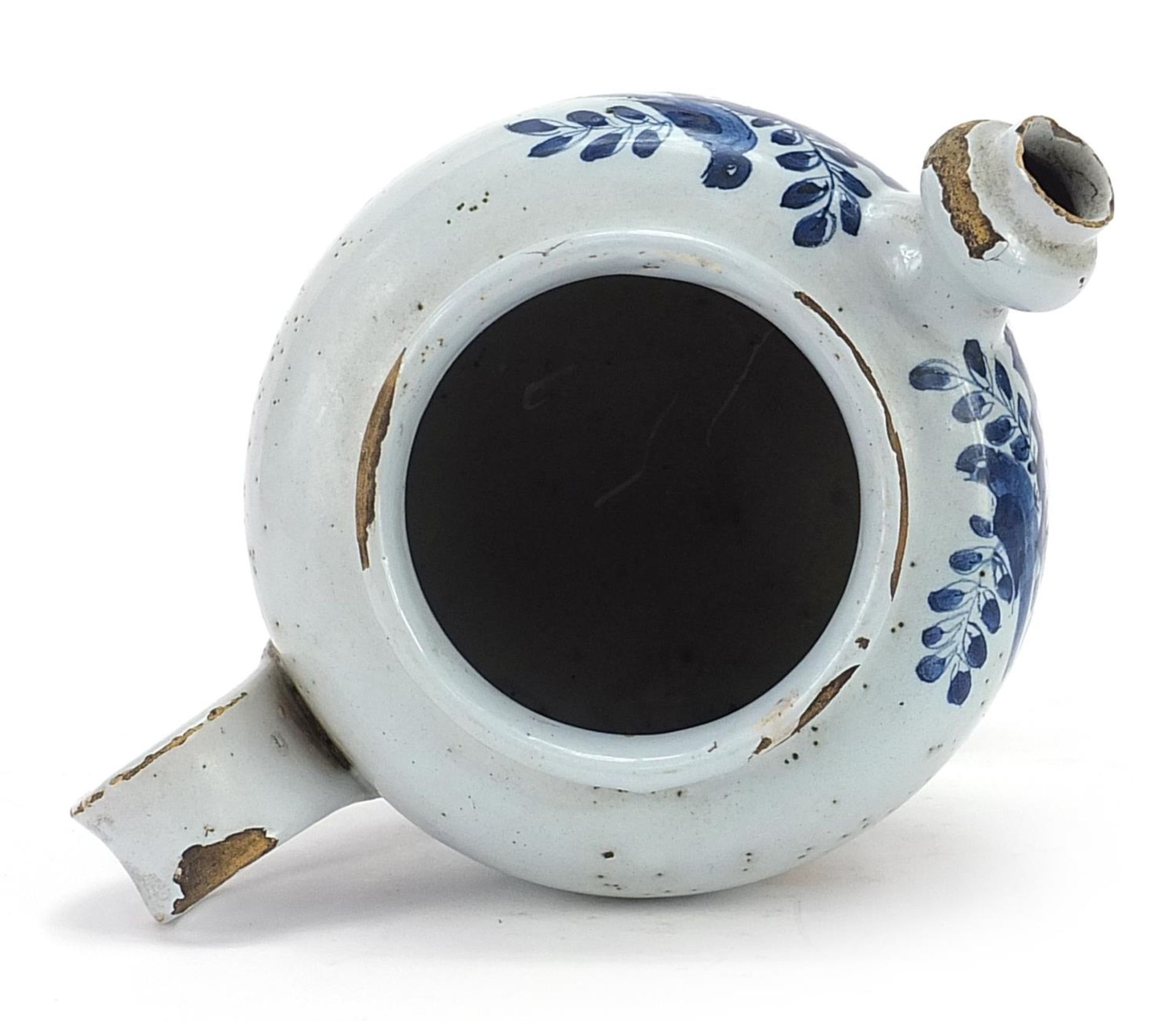 18th century Delft blue and white tin glazed drug jar with handle and spout, 18cm high - Image 3 of 4
