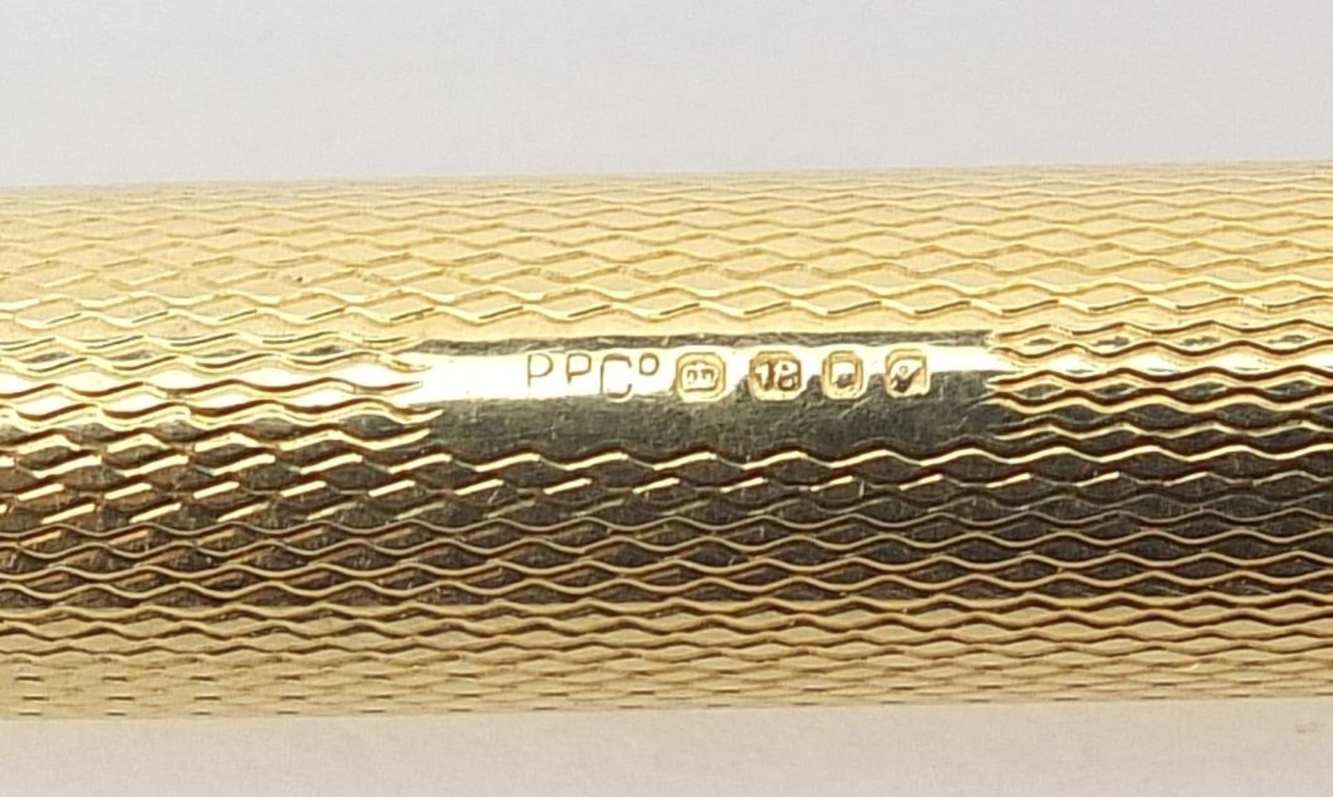 18ct gold Parker ballpoint pen with engine turned case, 24.2g - Image 4 of 4