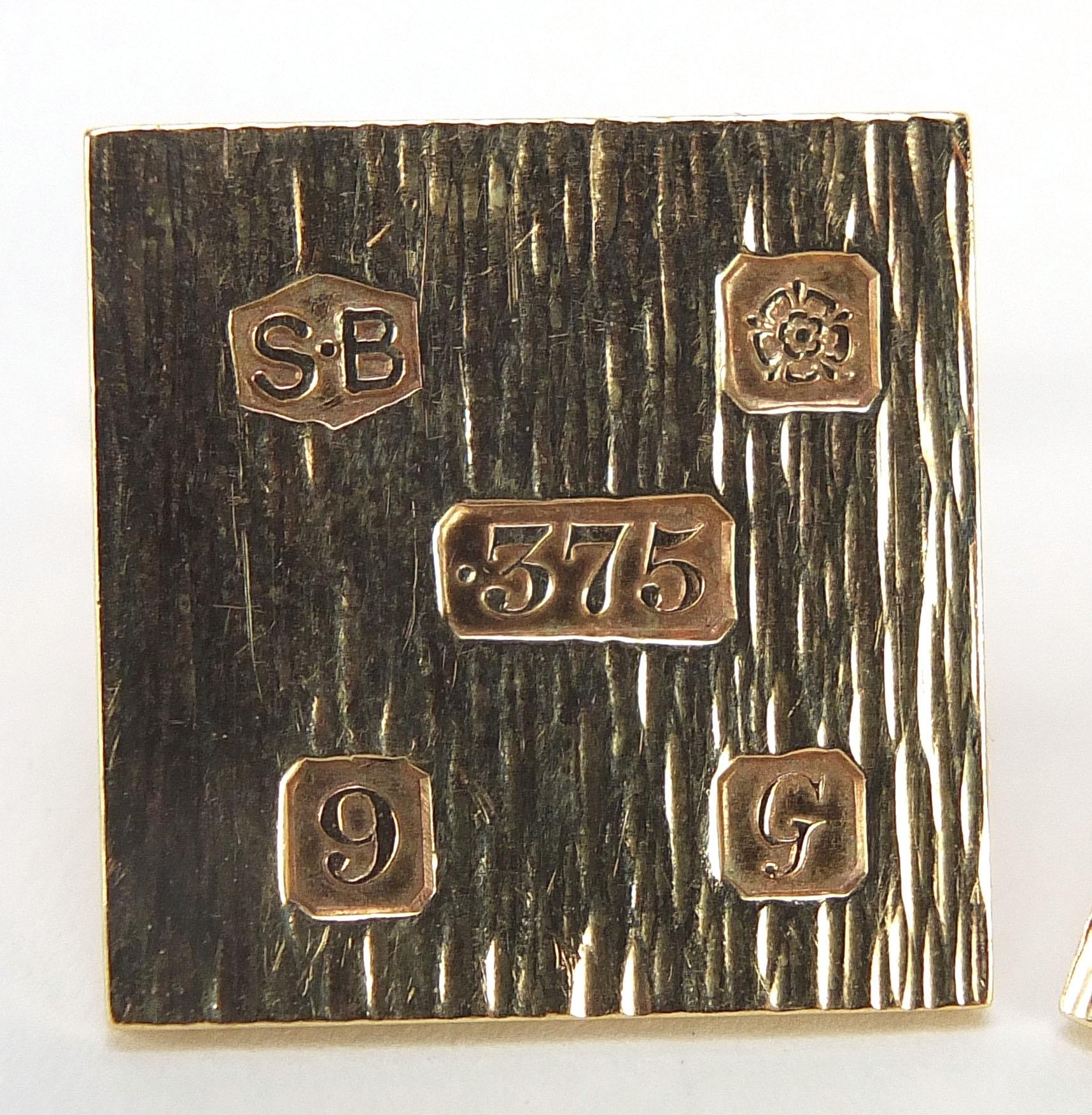 Pair of 9ct gold cufflinks, Sheffield 1981, 2cm x 2cm, 6.4g - this lot is sold without buyer's - Image 2 of 4