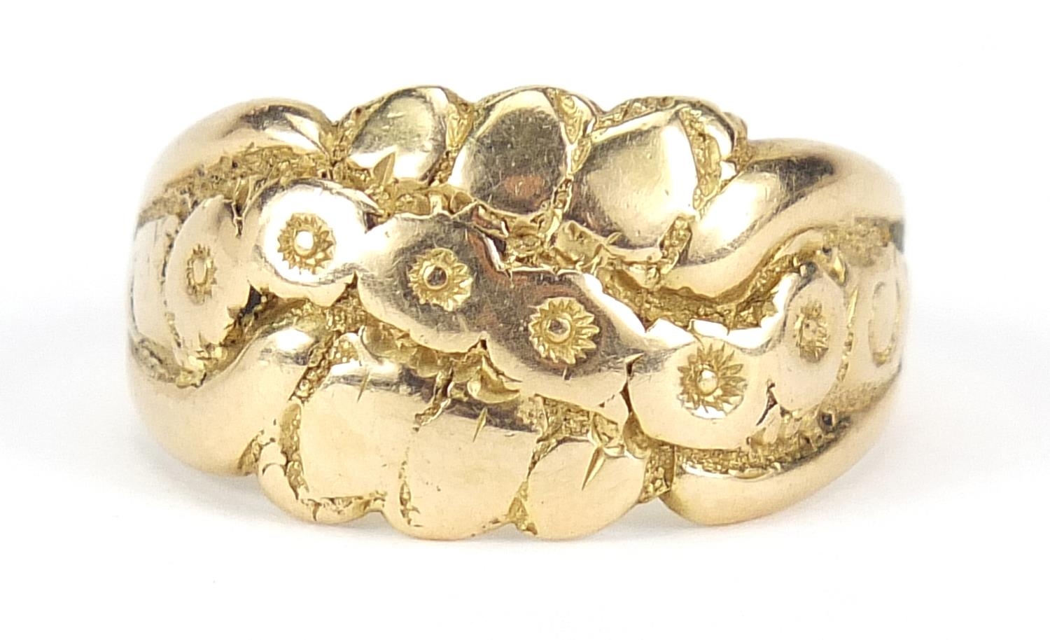 18ct gold ring with embossed decoration, indistinct marks, size S, 7.8g - this lot is sold without