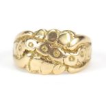 18ct gold ring with embossed decoration, indistinct marks, size S, 7.8g - this lot is sold without