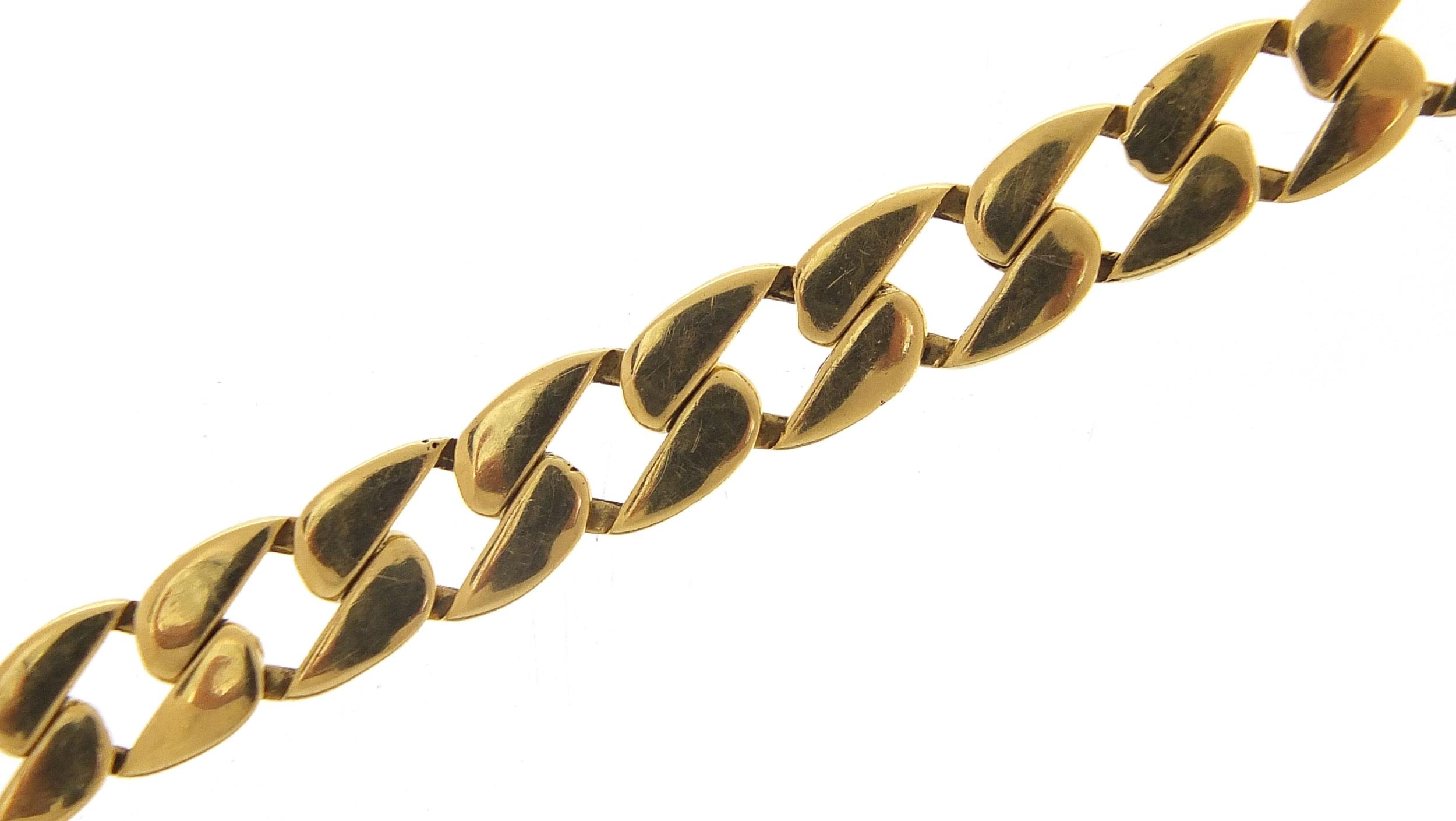 18ct gold flattened curb link bracelet, 18cm in length, 14.2g - this lot is sold without buyer's