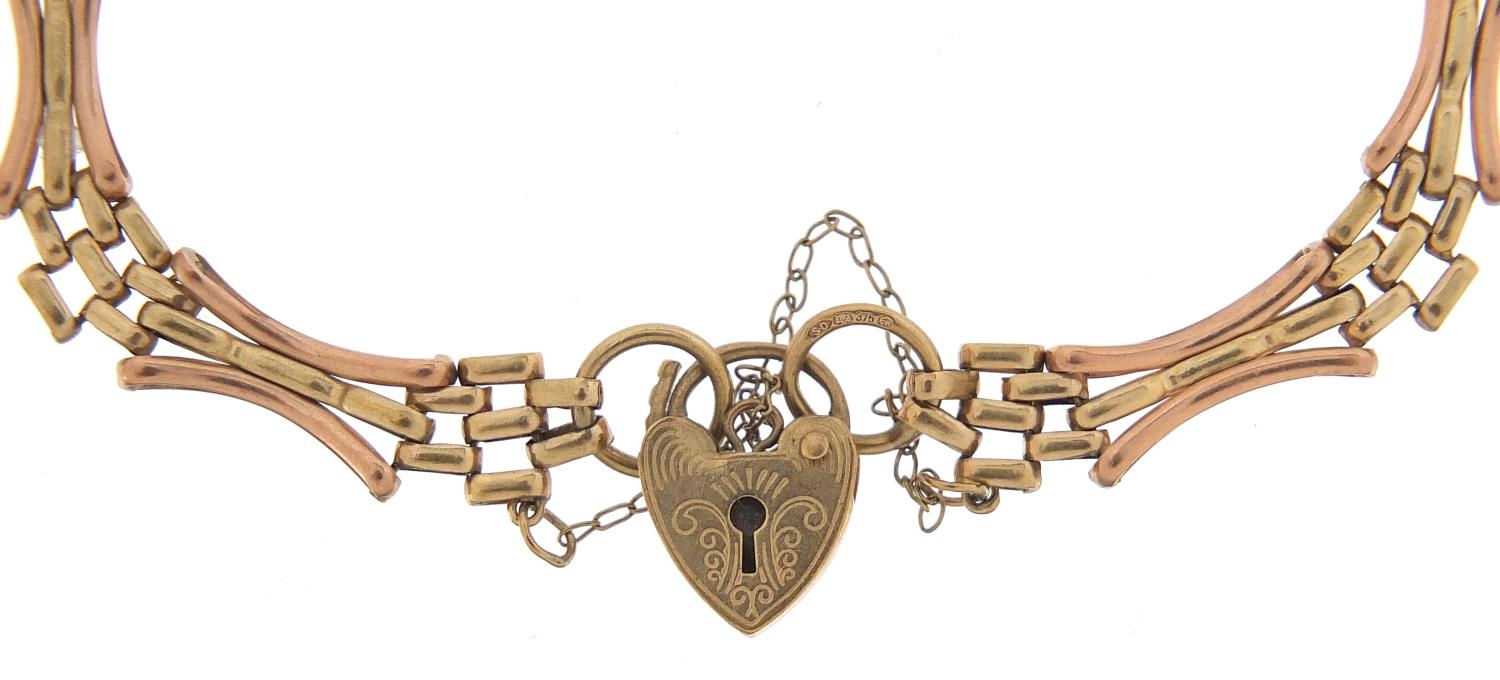 9ct gold three row gate link bracelet with love heart padlock, 16cm in length, 7.5g - this lot is - Image 2 of 6