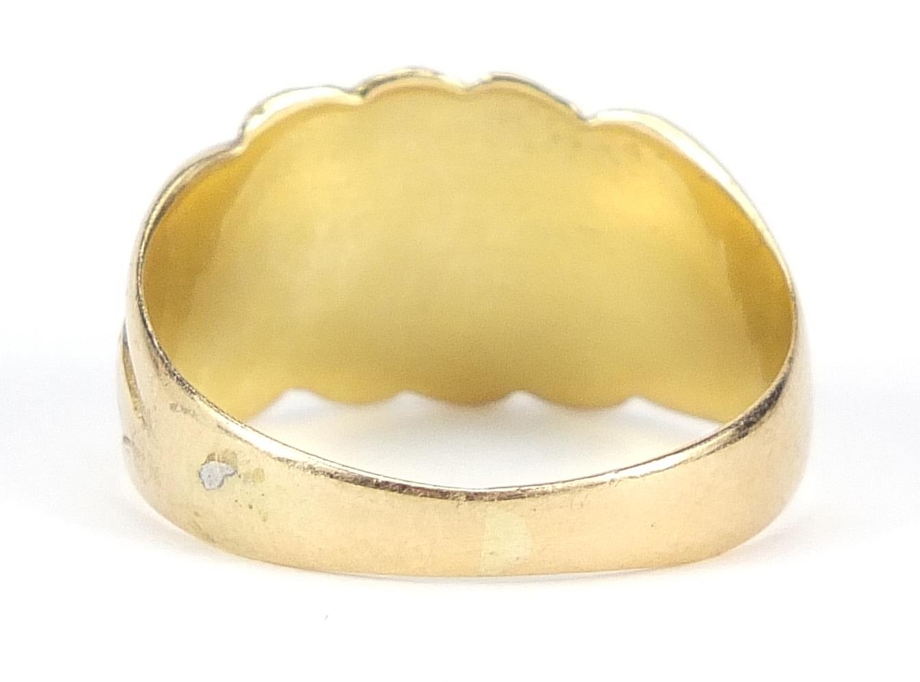 18ct gold ring with embossed decoration, indistinct marks, size S, 7.8g - this lot is sold without - Image 3 of 6