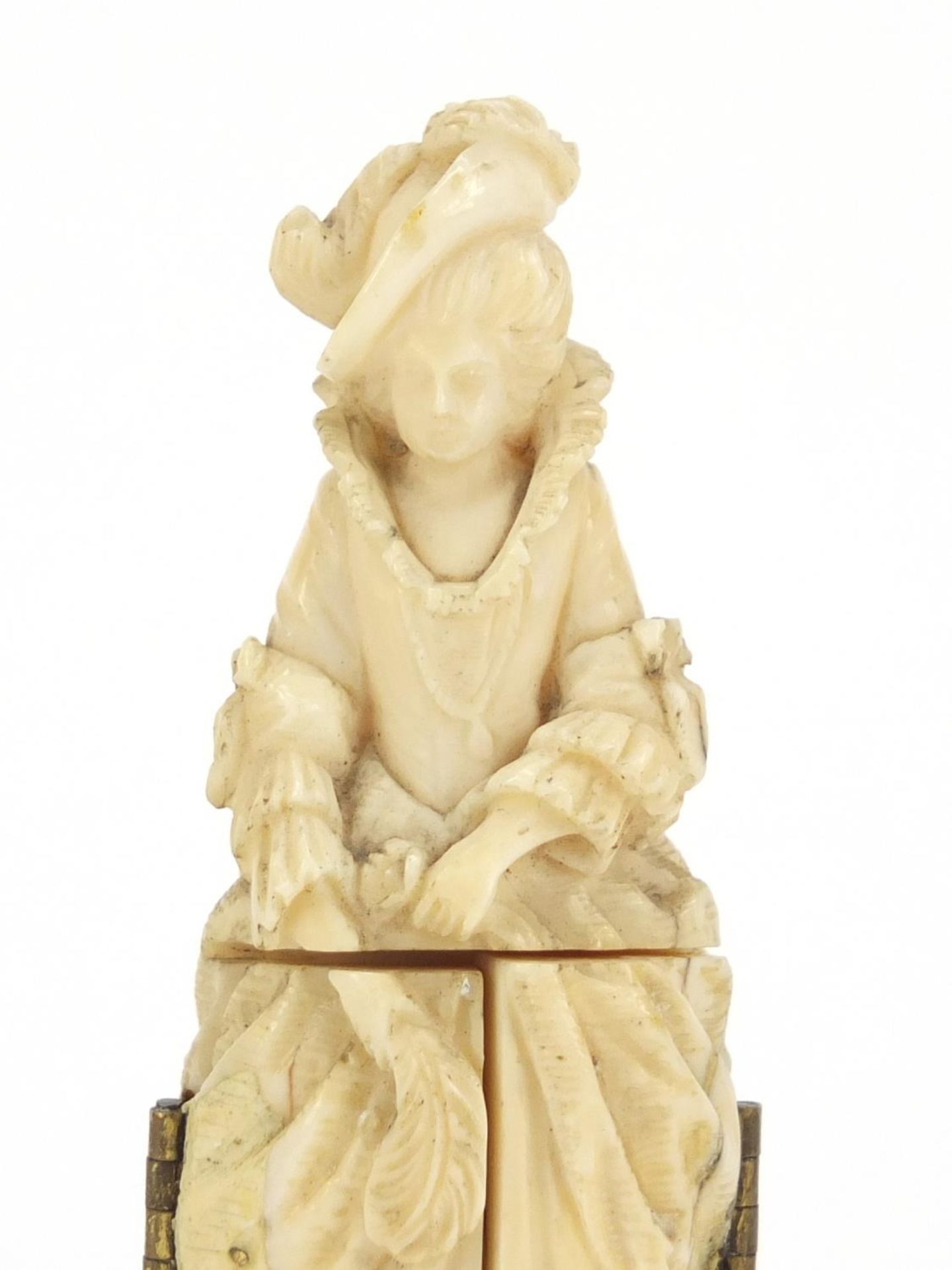 19th century French Dieppe carved ivory tryptych figure, 9cm high - Image 4 of 9