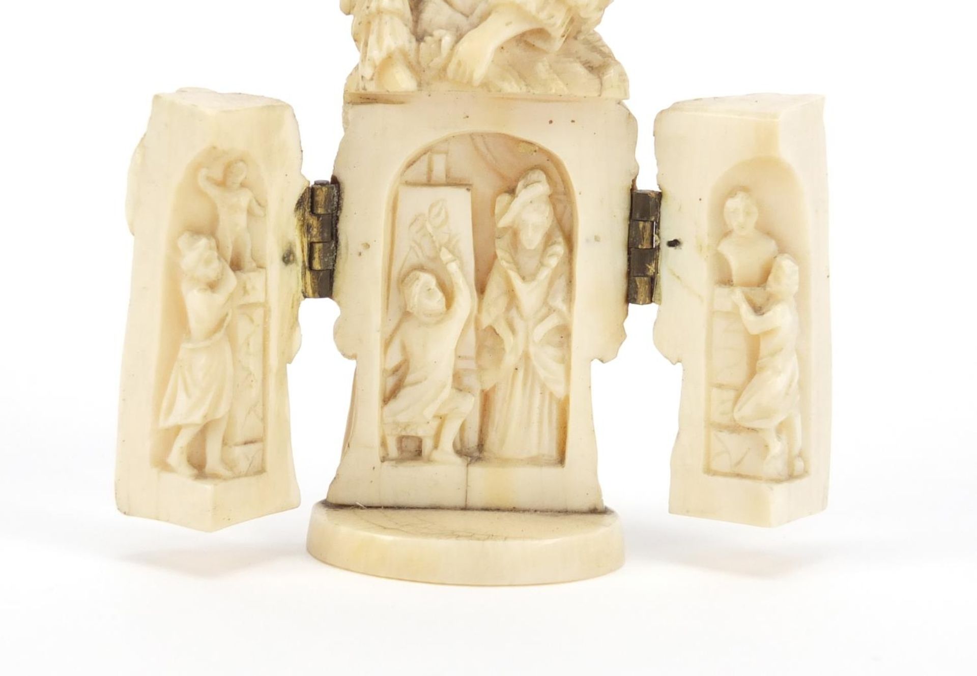 19th century French Dieppe carved ivory tryptych figure, 9cm high - Image 2 of 9