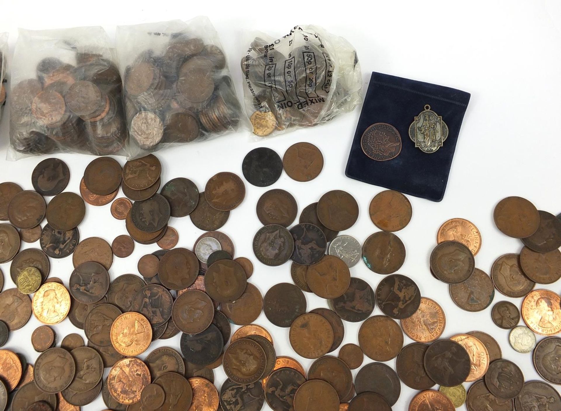 Extensive collection of mostly British pre decimal pennies, half pennies and thrupenny bits - Image 4 of 7