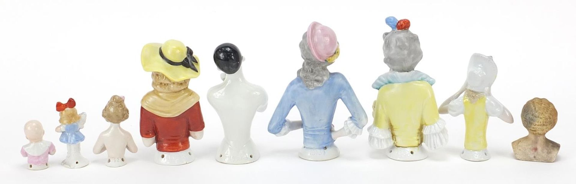 Group of porcelain half pin dolls, the largest 11cm high - Bild 4 aus 5