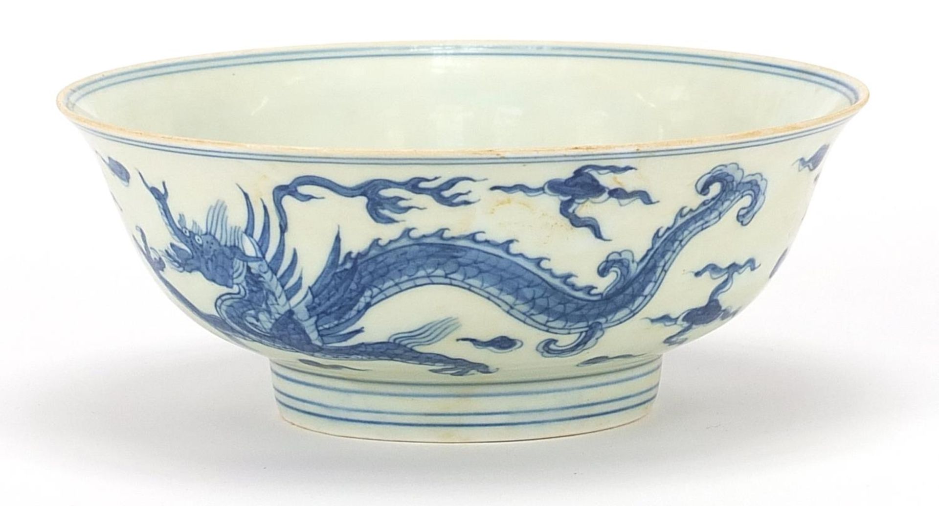 Chinese blue and white bowl with dragons, six figure character marks to the base, 18.5cm in diameter - Image 4 of 9