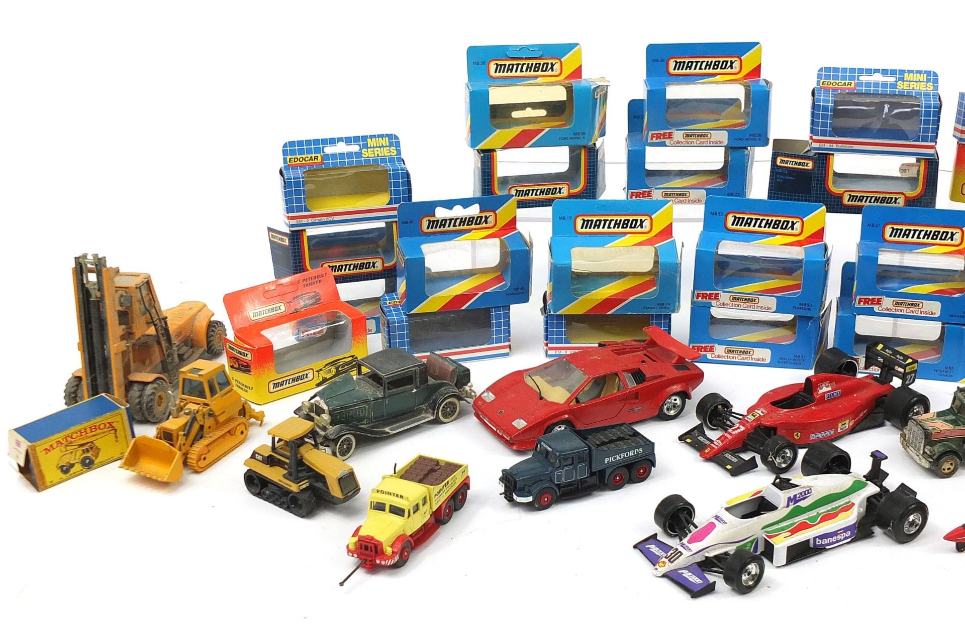 Vintage and later diecast vehicles and Matchbox boxes, including Matchbox Super Kings, Peterbilt - Bild 2 aus 3