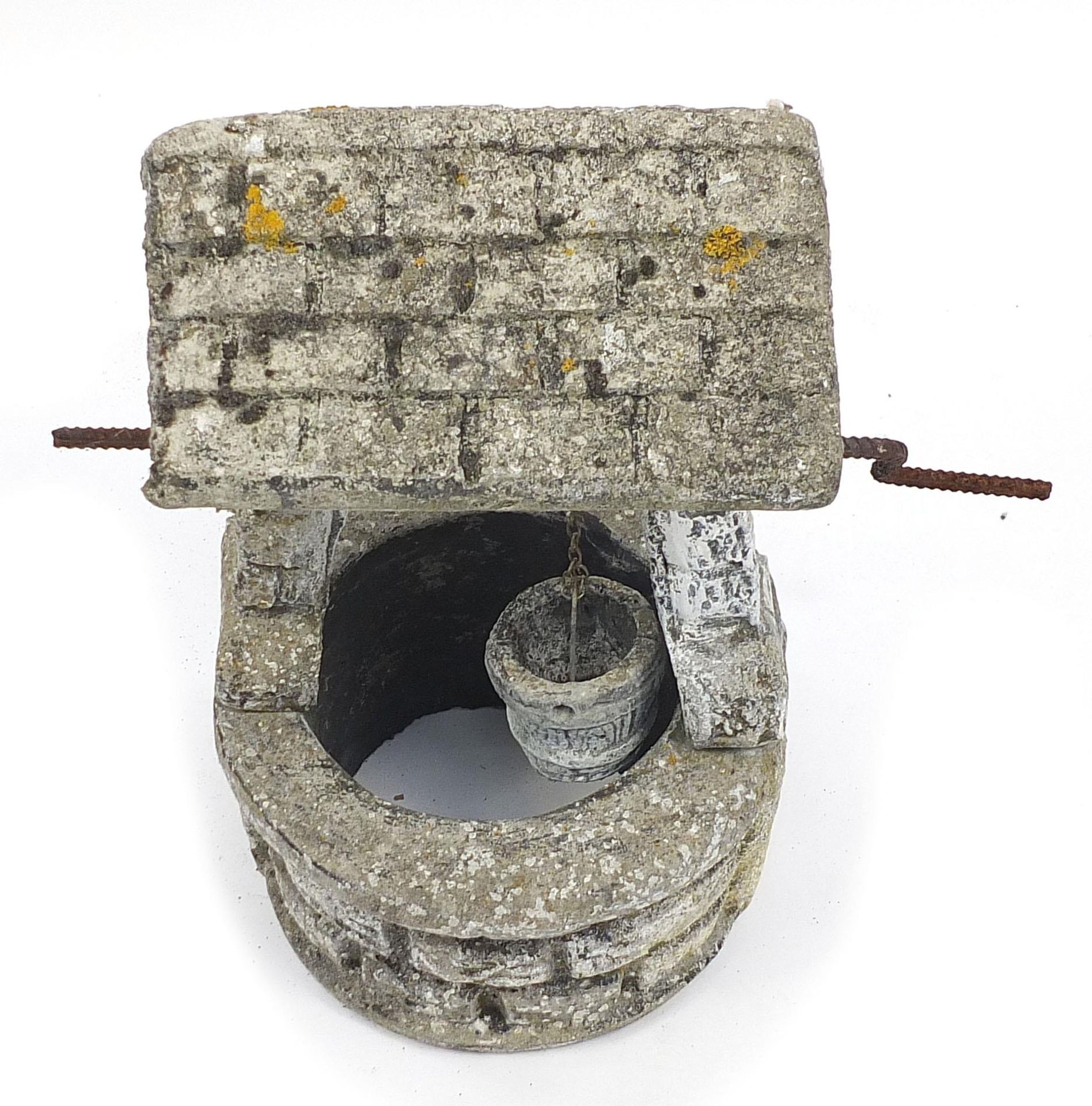 Stoneware garden wishing well, 53cm high - Image 2 of 3