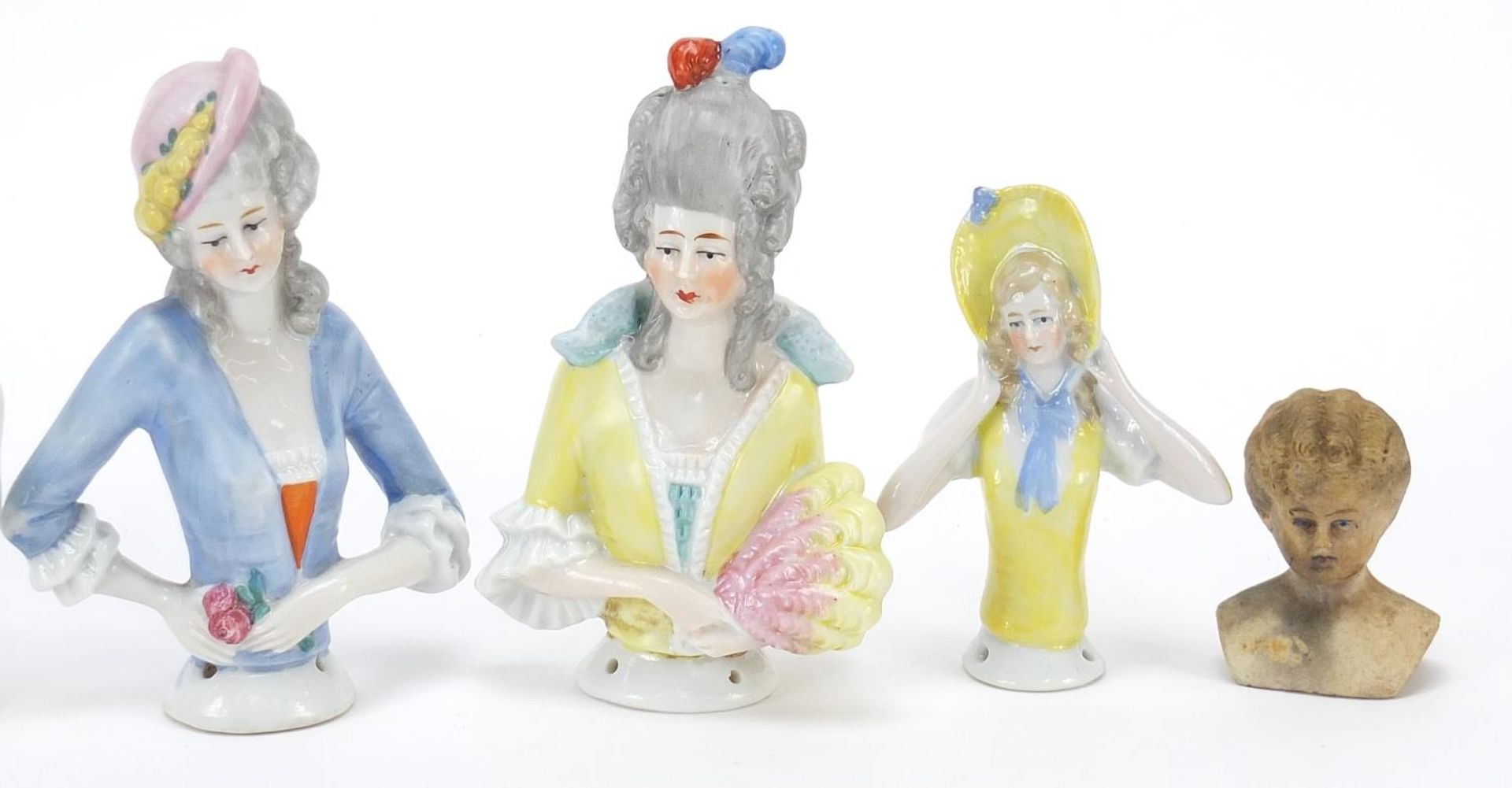 Group of porcelain half pin dolls, the largest 11cm high - Bild 3 aus 5