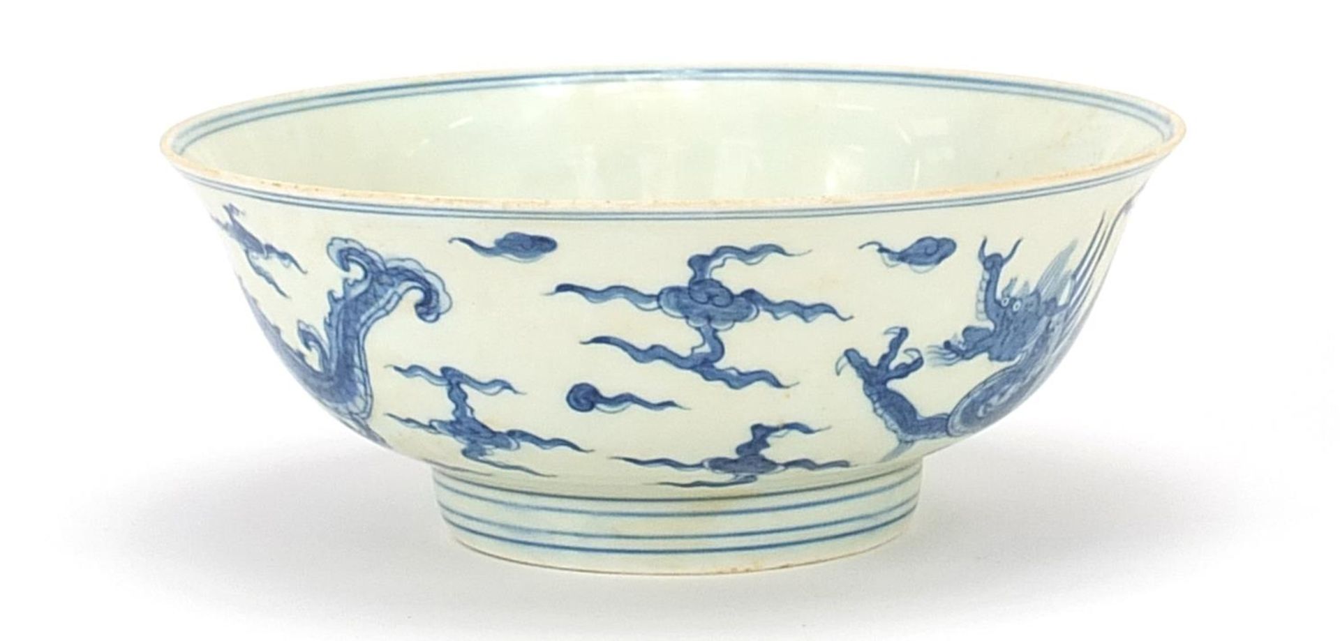 Chinese blue and white bowl with dragons, six figure character marks to the base, 18.5cm in diameter - Image 3 of 9