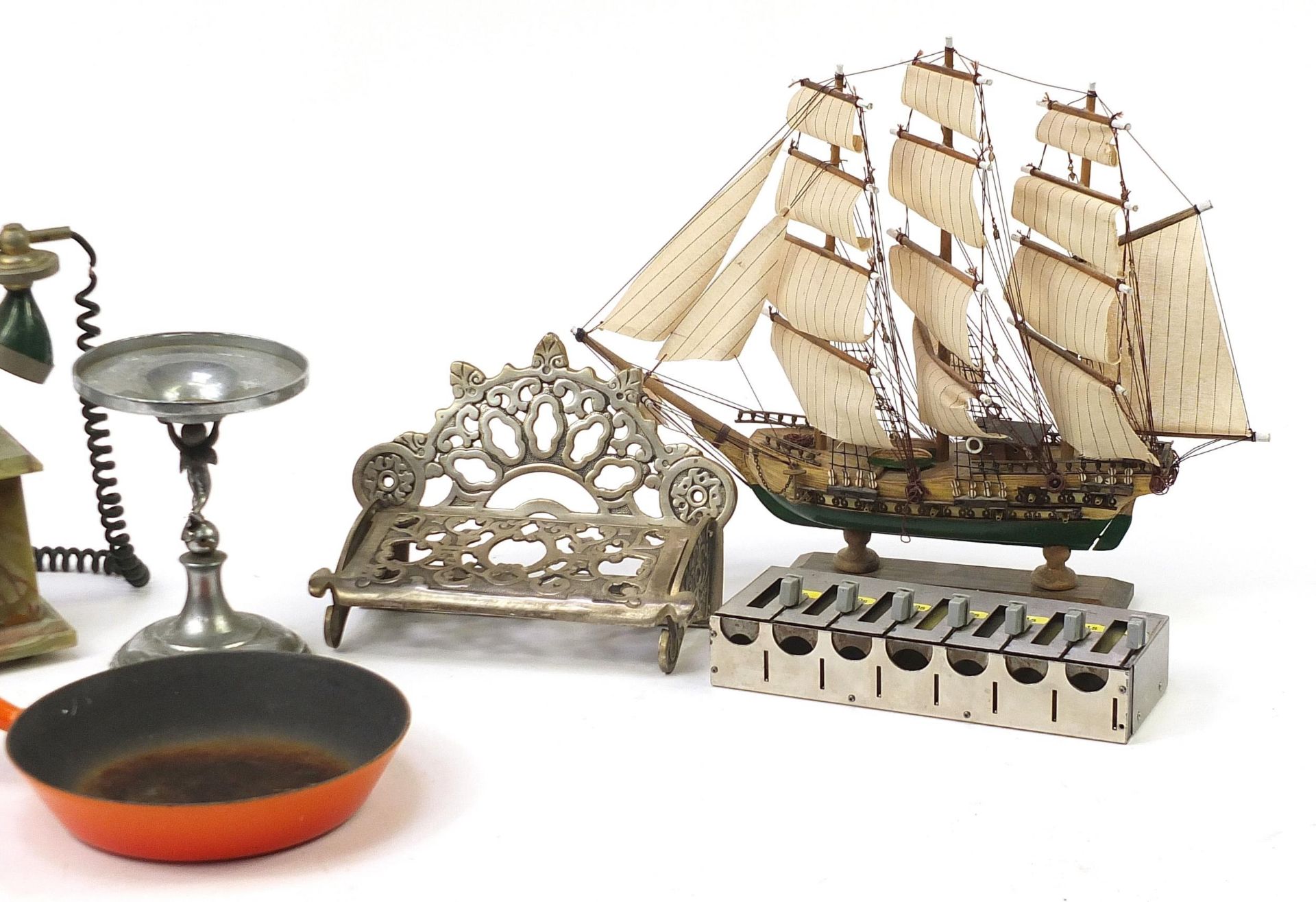 Sundry items including a wooden model of HMS Victory, vintage coin sorter, Michelin advertising - Bild 3 aus 3