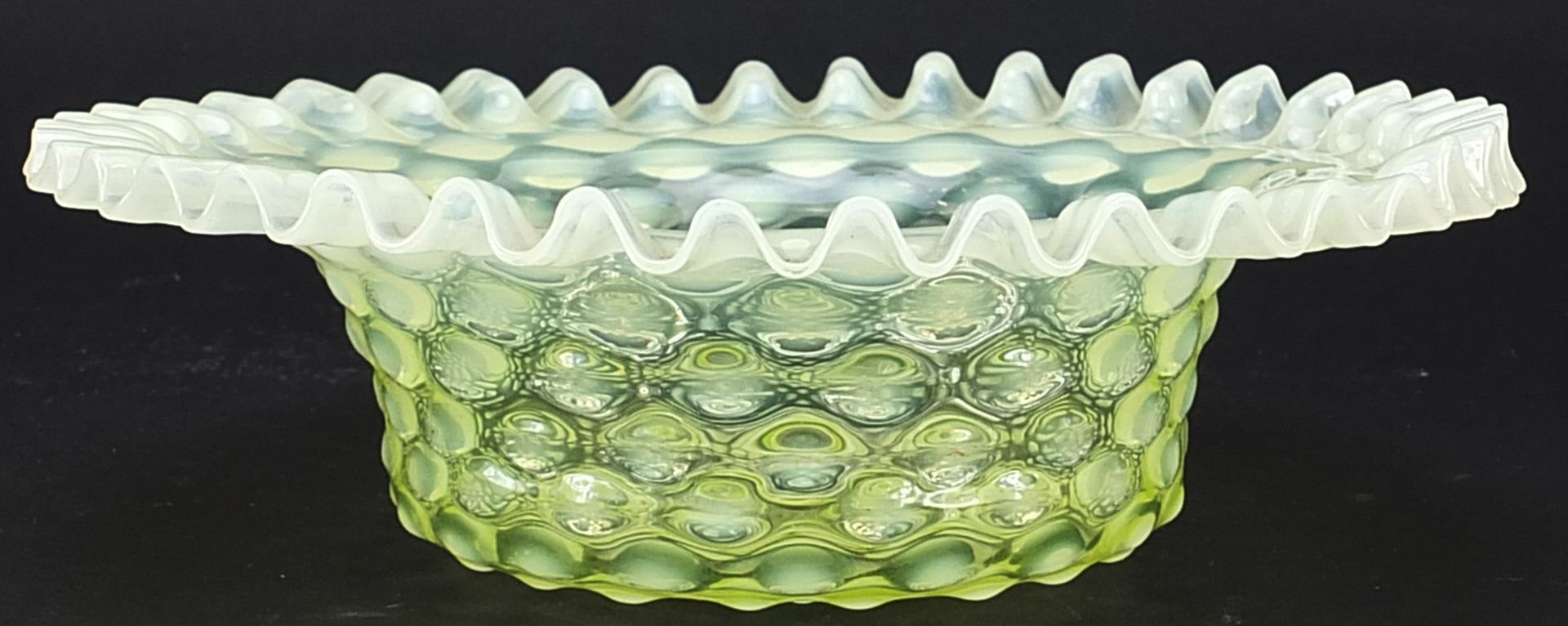 Art Nouveau Vaseline glass bowl with frilled rim, 22cm in diameter