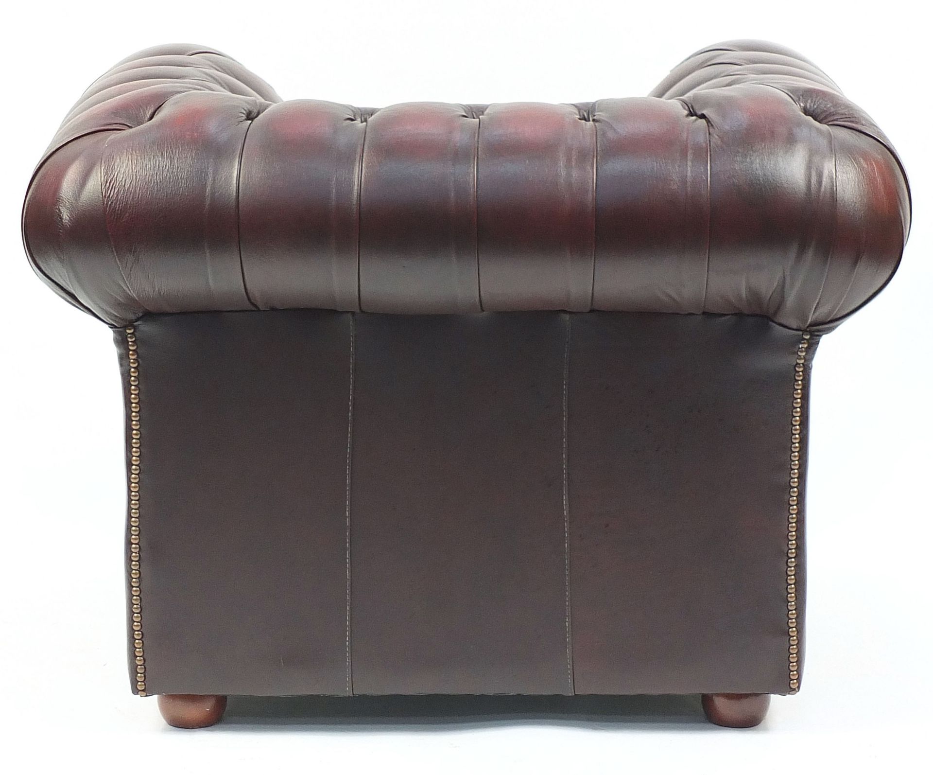 Ox blood leather Chesterfield club chair, 75cm H x 100cm W x 85cm D - Image 4 of 4