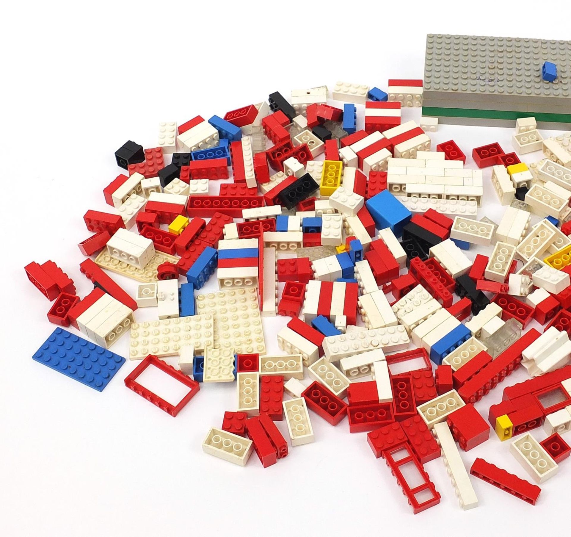 Selection of vintage Lego building blocks, approximately 1.2kg - Bild 2 aus 3