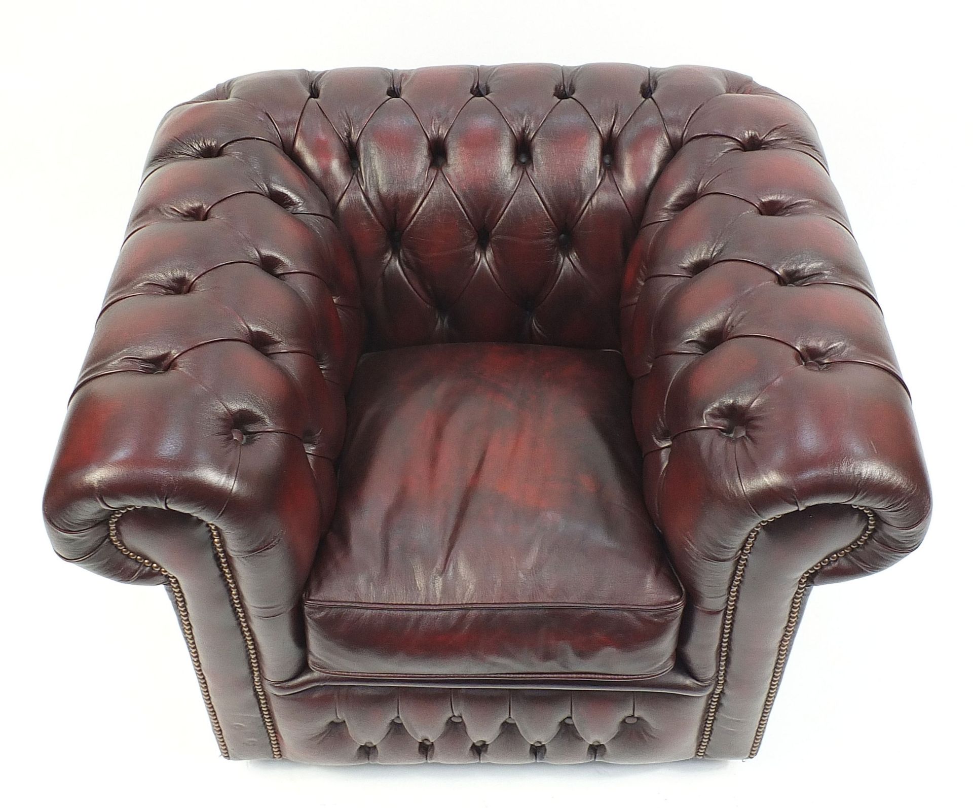 Ox blood leather Chesterfield club chair, 75cm H x 100cm W x 85cm D - Image 3 of 4