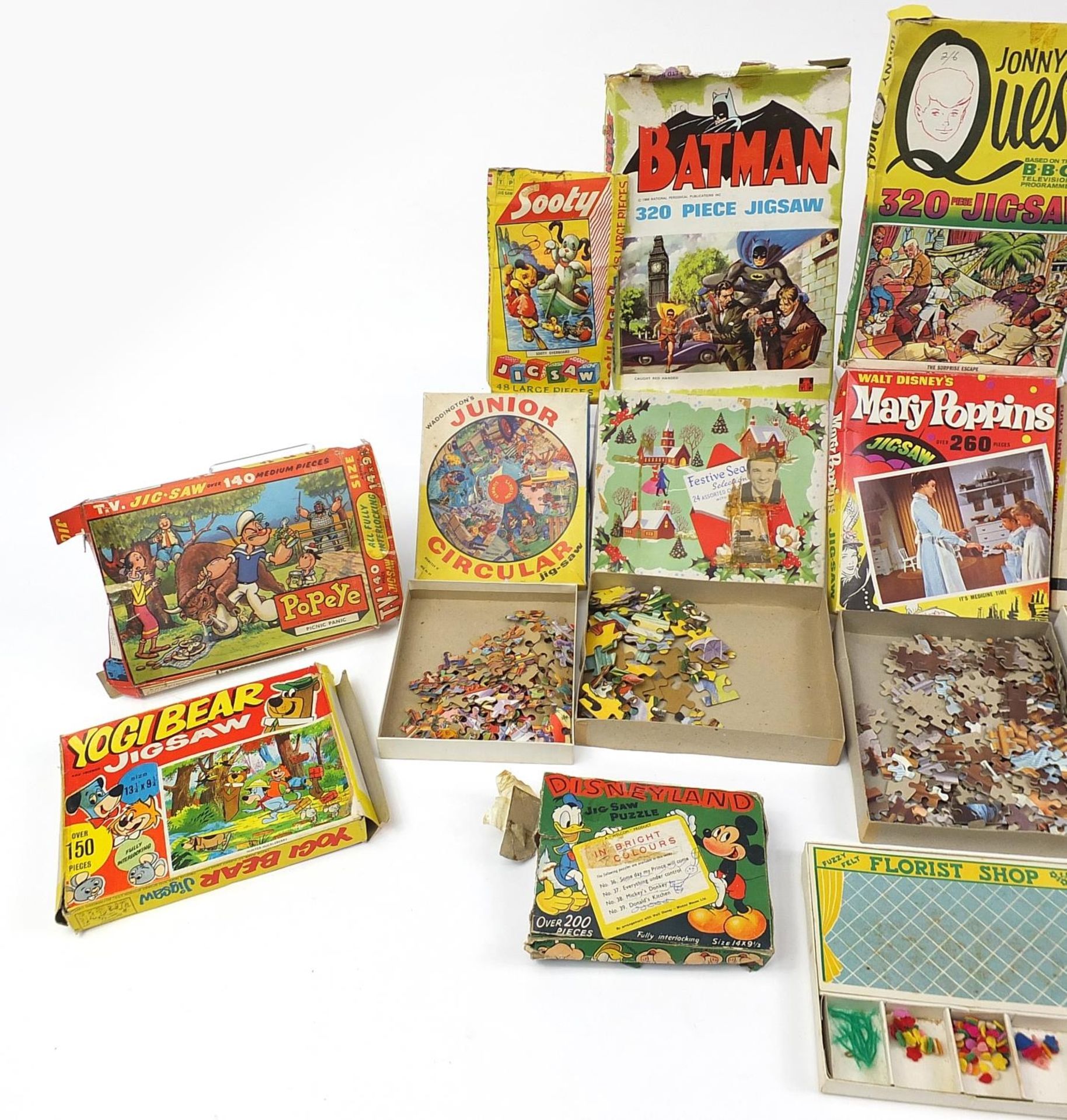 Collection of vintage jigsaw puzzles including Batman, Popeye, Yogi Bear, Disneyland and Sooty - Bild 2 aus 3
