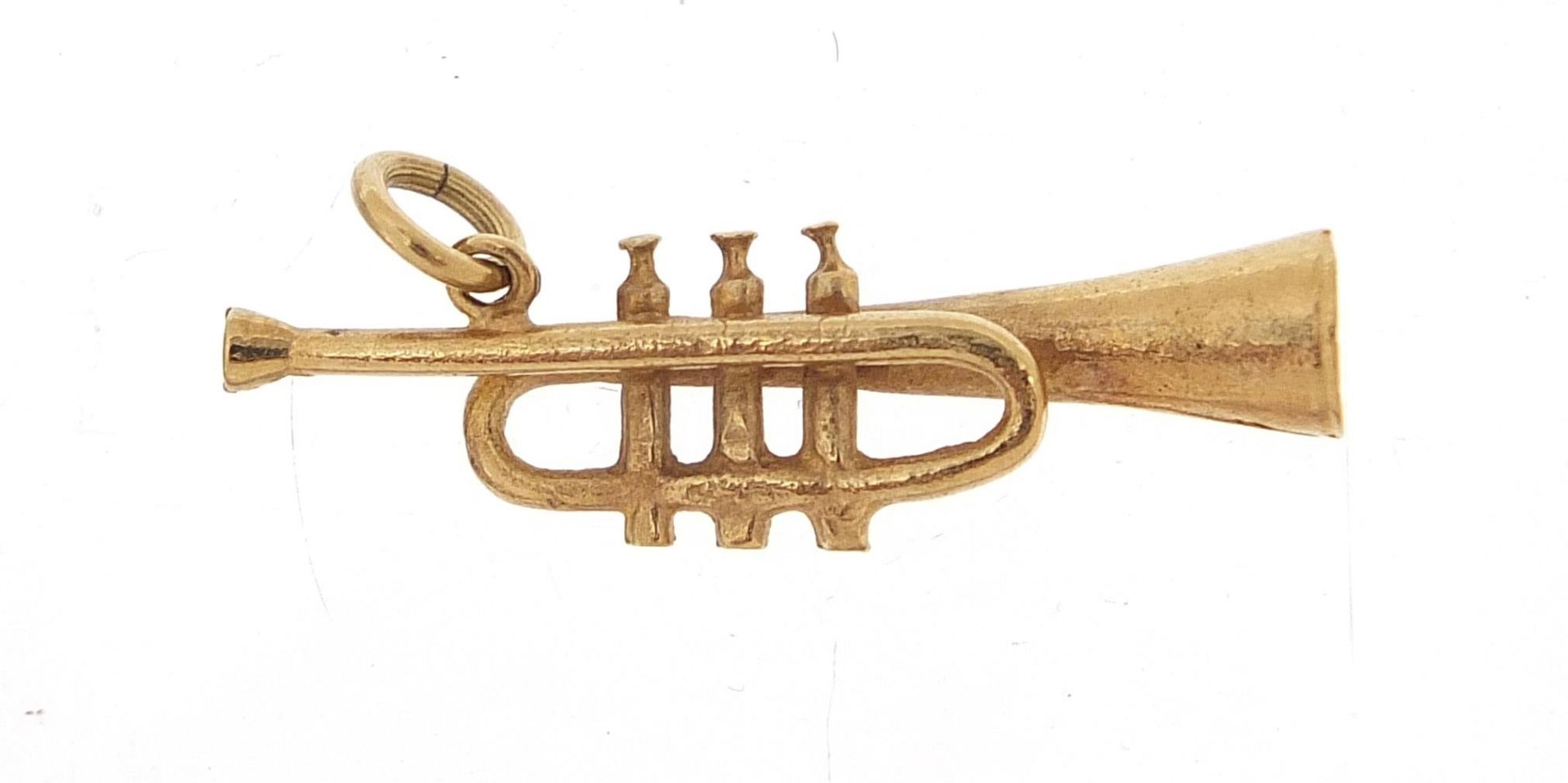 9ct gold trumpet charm, 2.8cm in length, 2.1g - Image 2 of 2