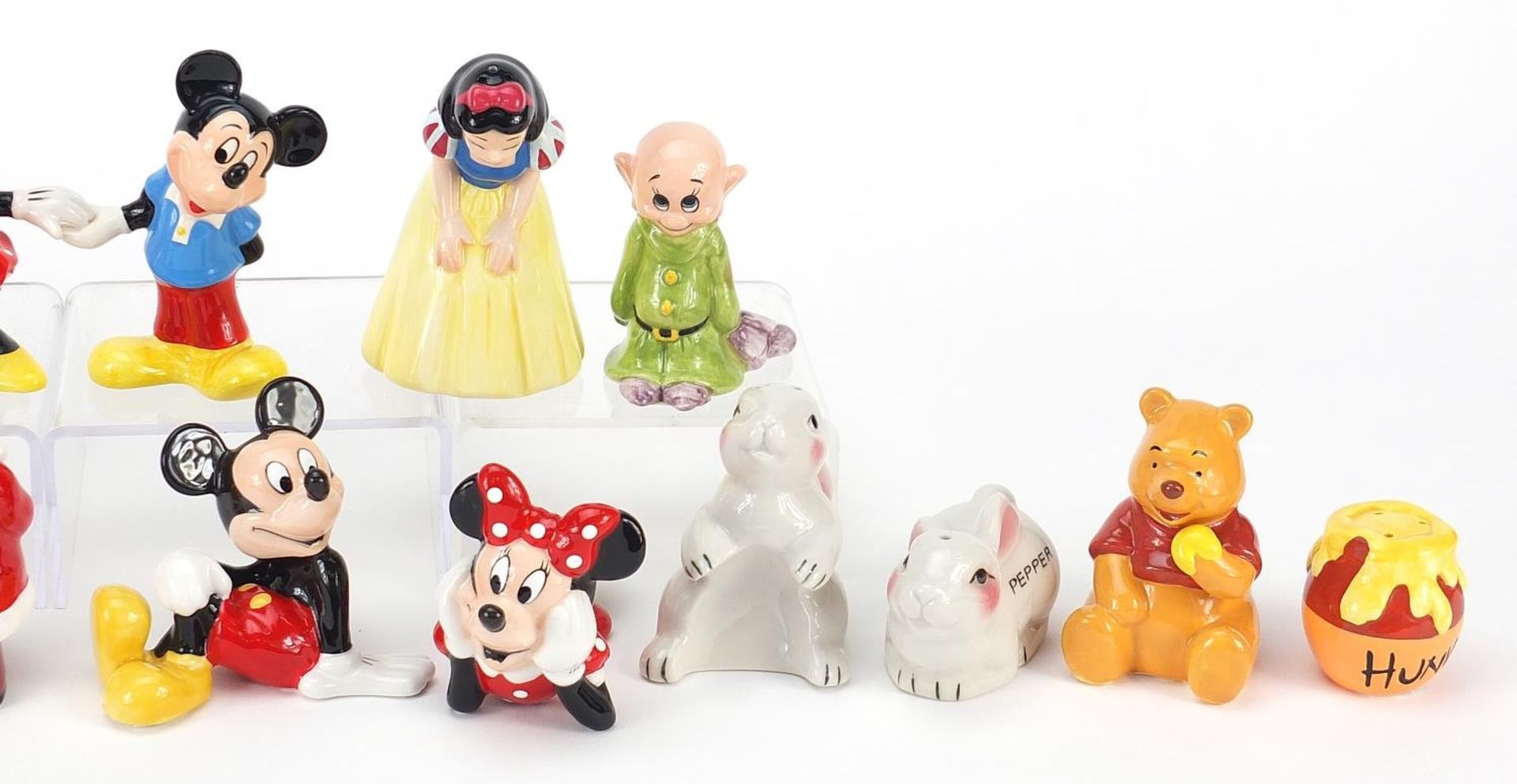 Collection of novelty salt and pepper shakers including Walt Disney Snow White, Mickey Mouse and - Bild 3 aus 3