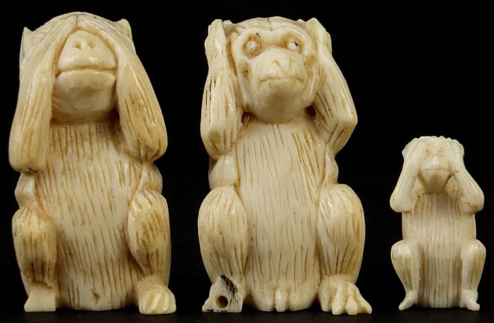 Three carved ivory wise monkeys, the largest 3.5cm high