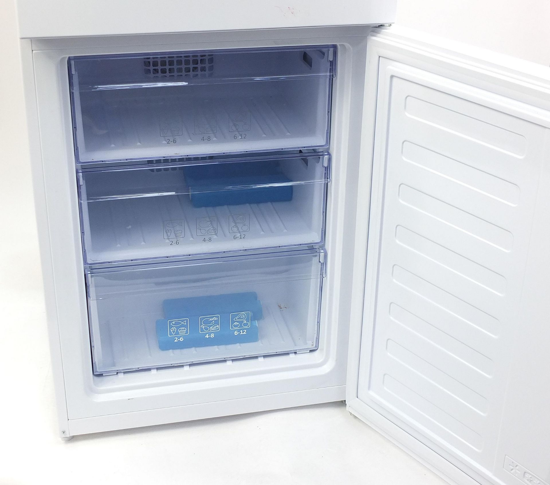Beko fridge freezer, 172cm H x 59cm W x 64cm D - Image 3 of 4