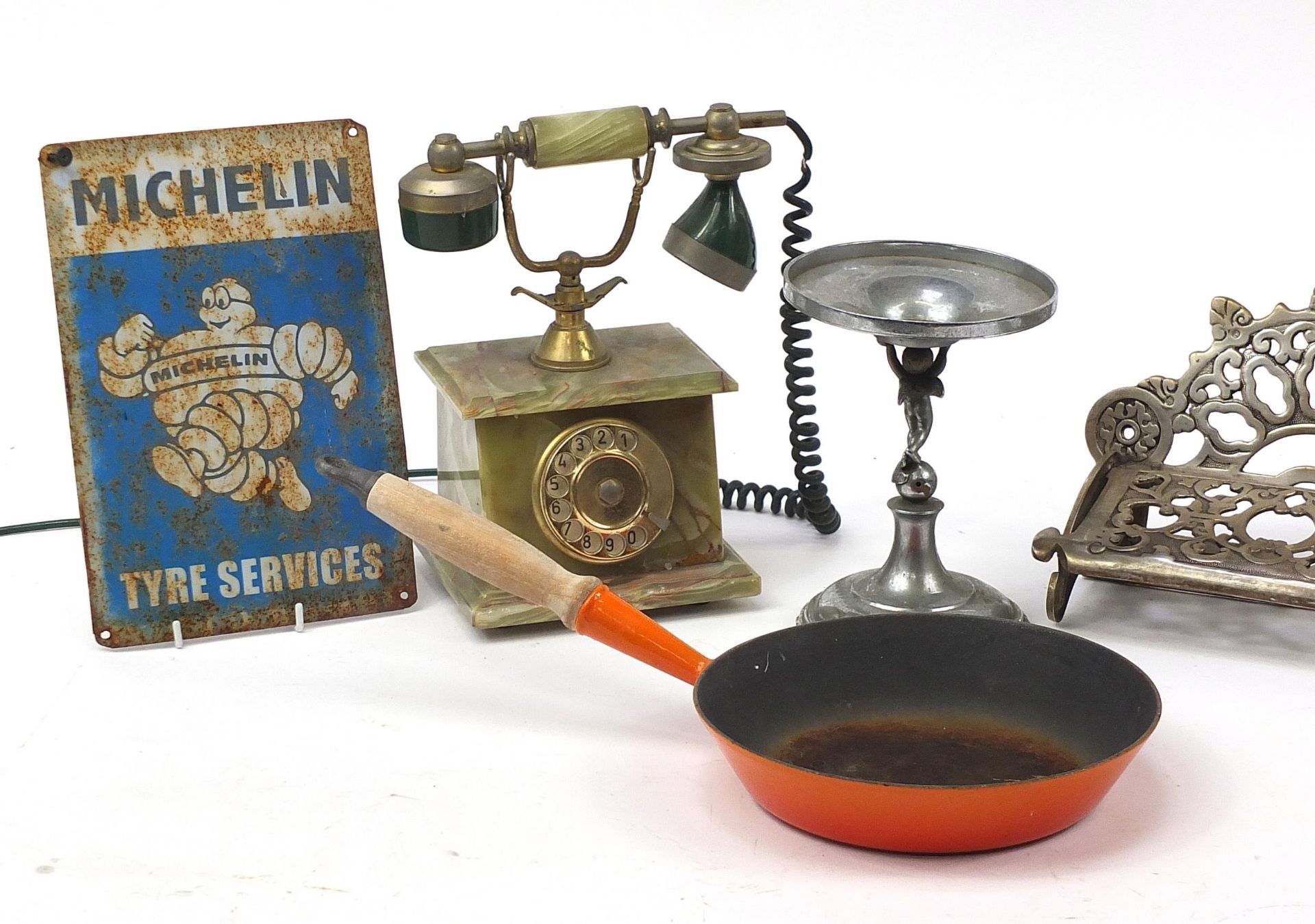 Sundry items including a wooden model of HMS Victory, vintage coin sorter, Michelin advertising - Bild 2 aus 3