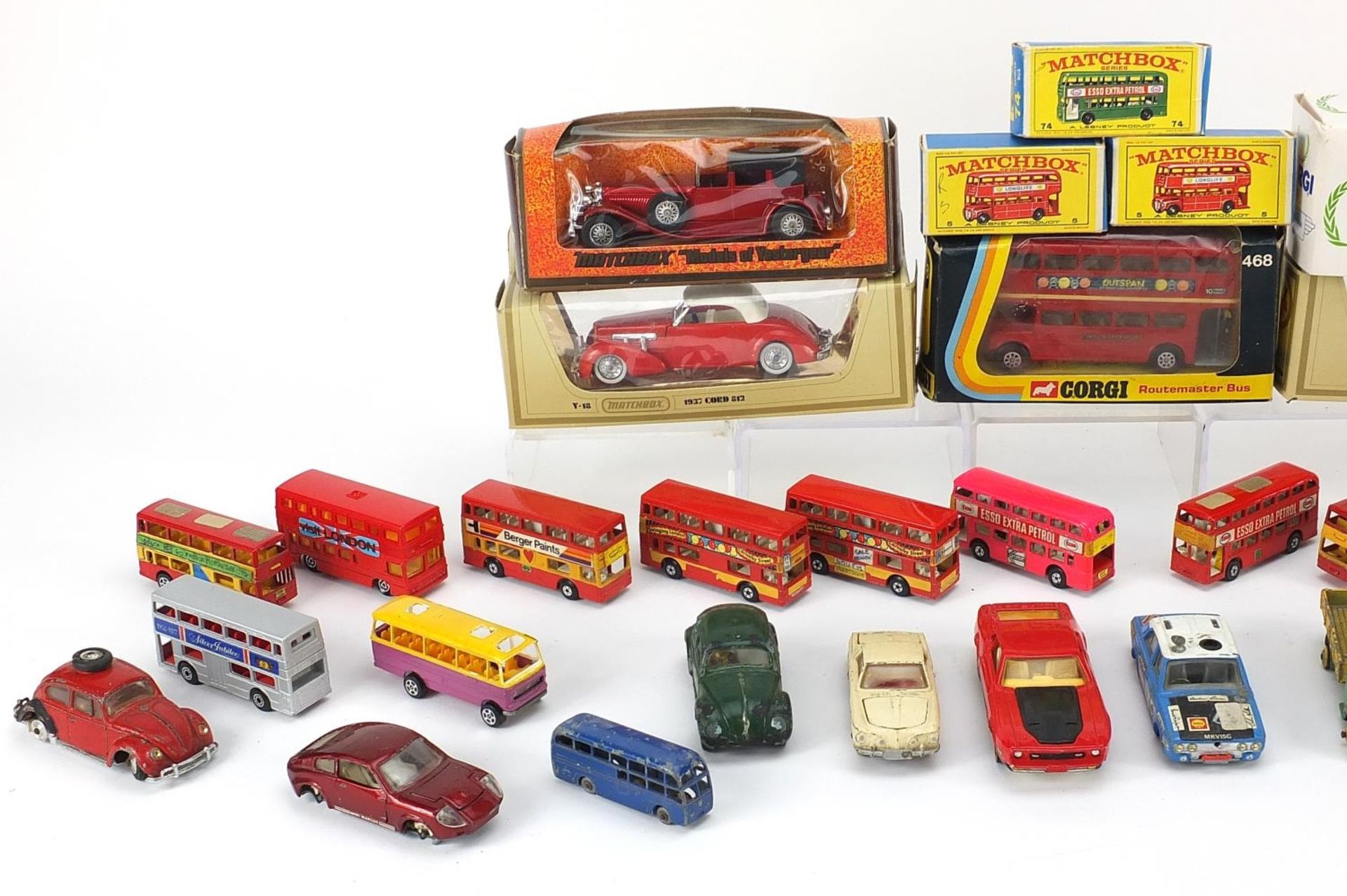 Vintage and later diecast model vehicles, some with boxes, including Dinky, Matchbox and Corgi - Bild 2 aus 3