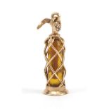 9ct gold soda syphon charm, 2.6cm high, 1.6g