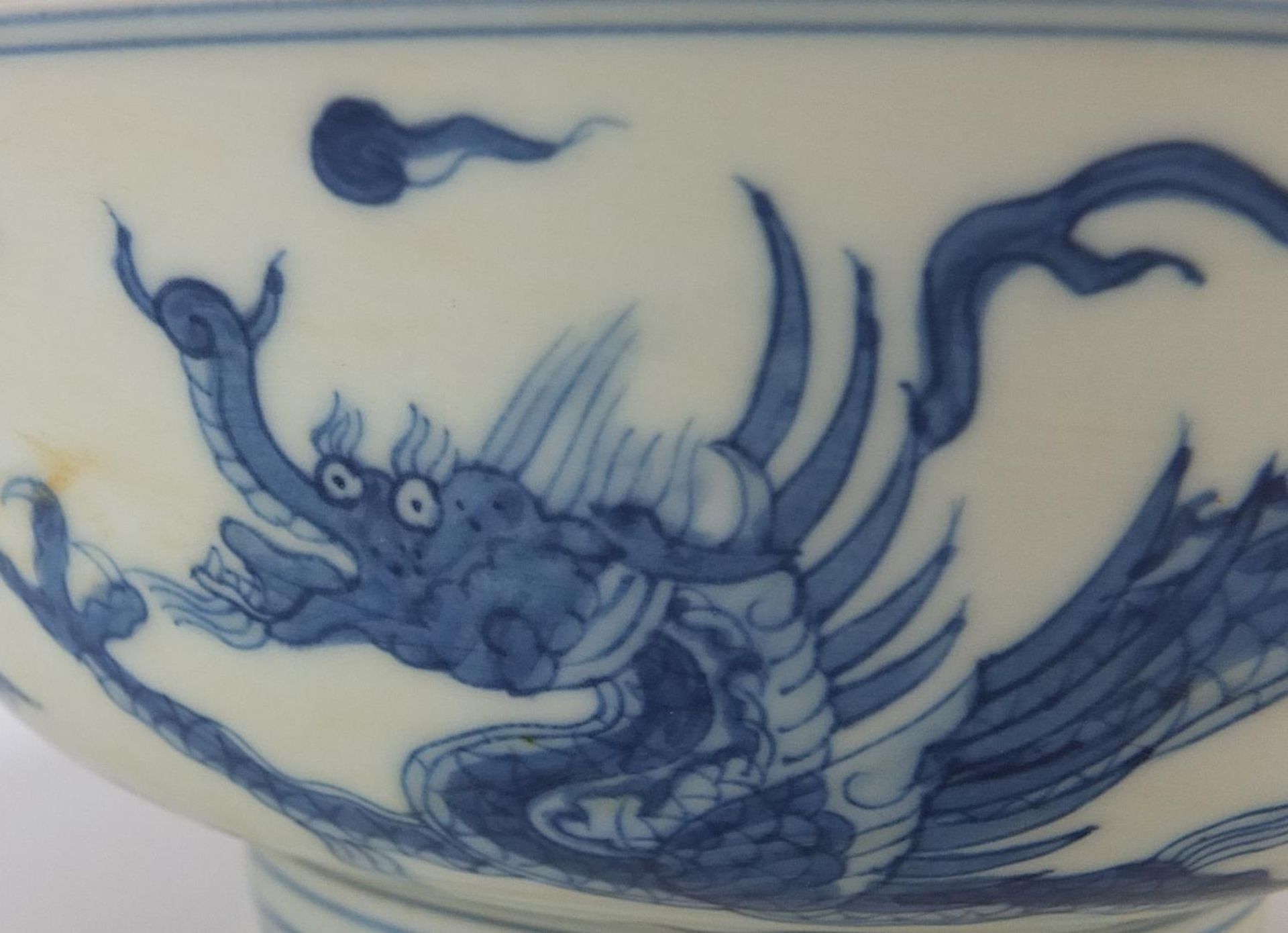 Chinese blue and white bowl with dragons, six figure character marks to the base, 18.5cm in diameter - Image 2 of 9