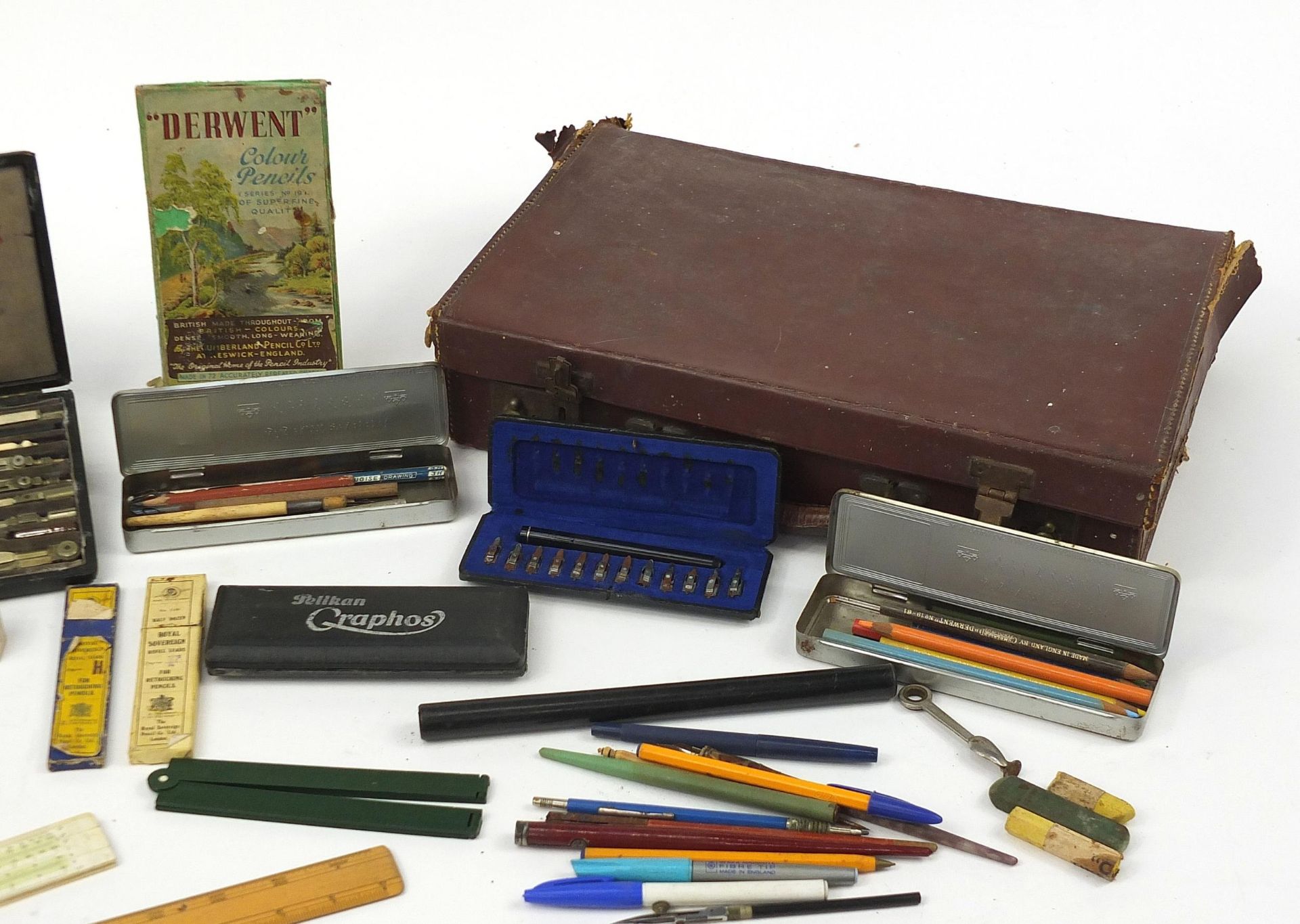Vintage drawing instruments and apparatus including cased sets and wooden rules - Image 4 of 5