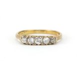 18ct gold graduated diamond five stone ring, the central diamond approximately 0.15ct, size R/S, 3.