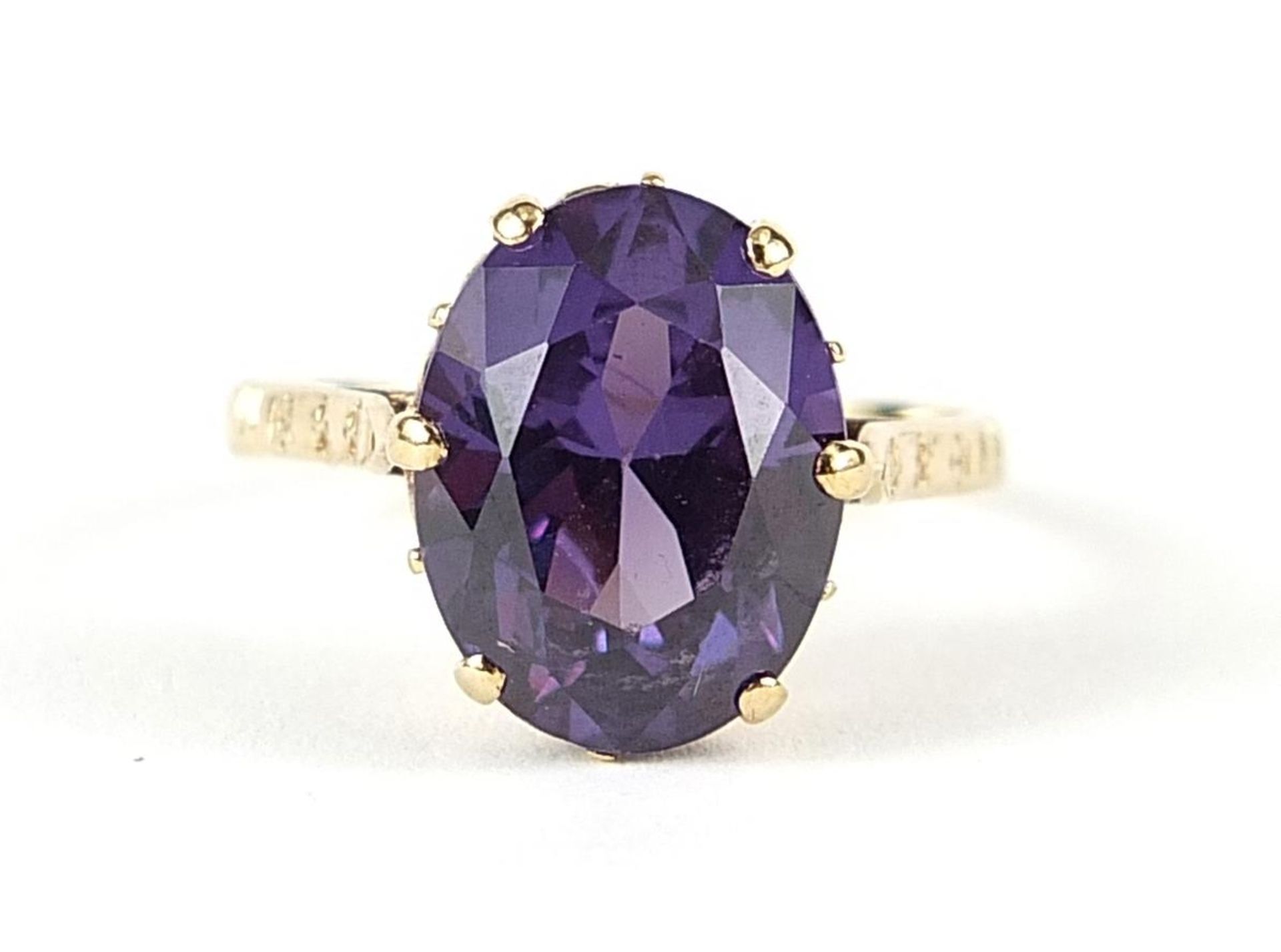 Unmarked gold alexandrite solitaire ring housed in a John Morton box, size P, 3.7g