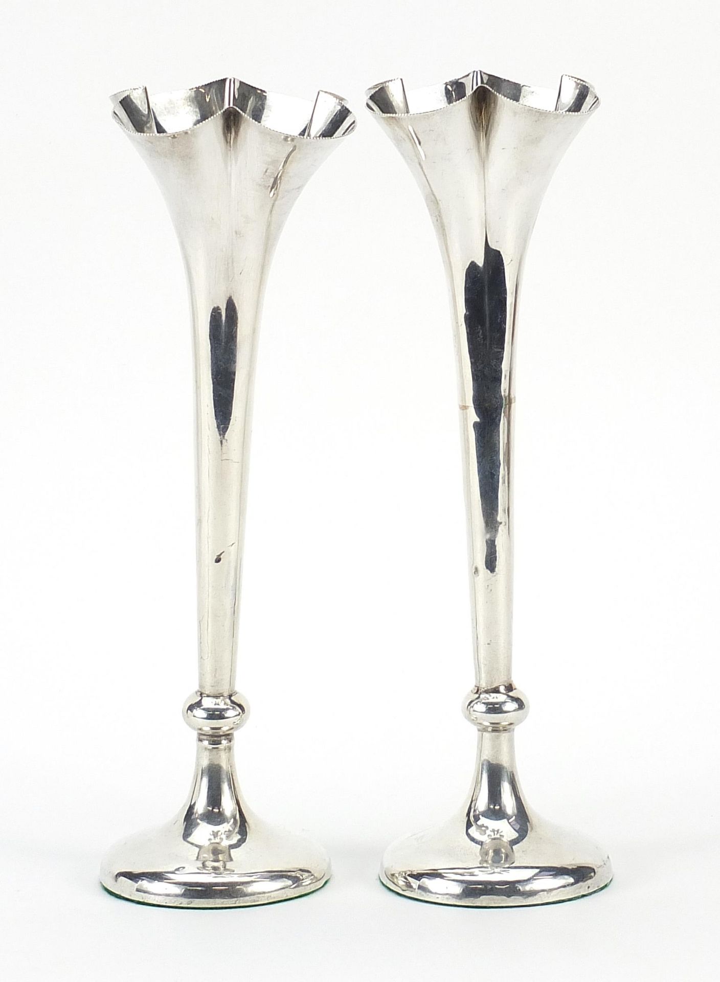 Pair of Edwardian silver trumpet vases, London 1904, 22cm high, 707.0g