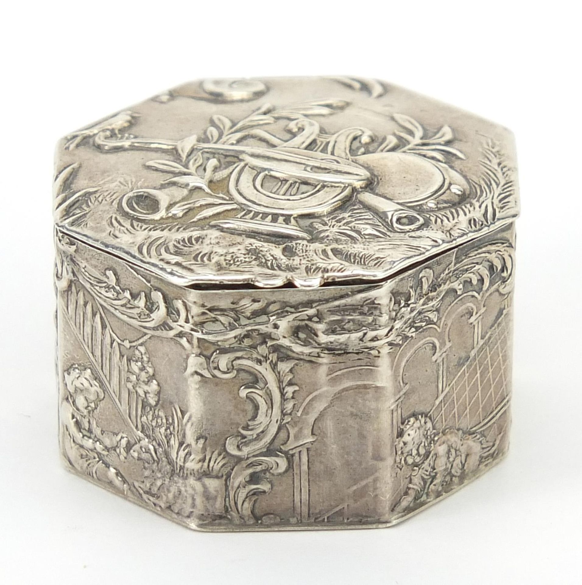 Antique Dutch silver patch box with hinged lid embossed with Putti and musical instruments, 2.5cm