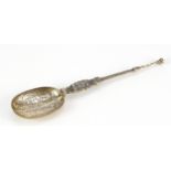 George V silver gilt anointing spoon, London 1910, 20cm in length, 65.0g