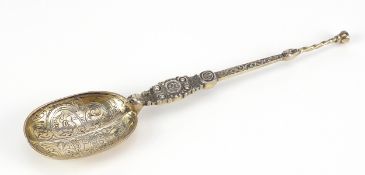 George V silver gilt anointing spoon, London 1910, 20cm in length, 65.0g