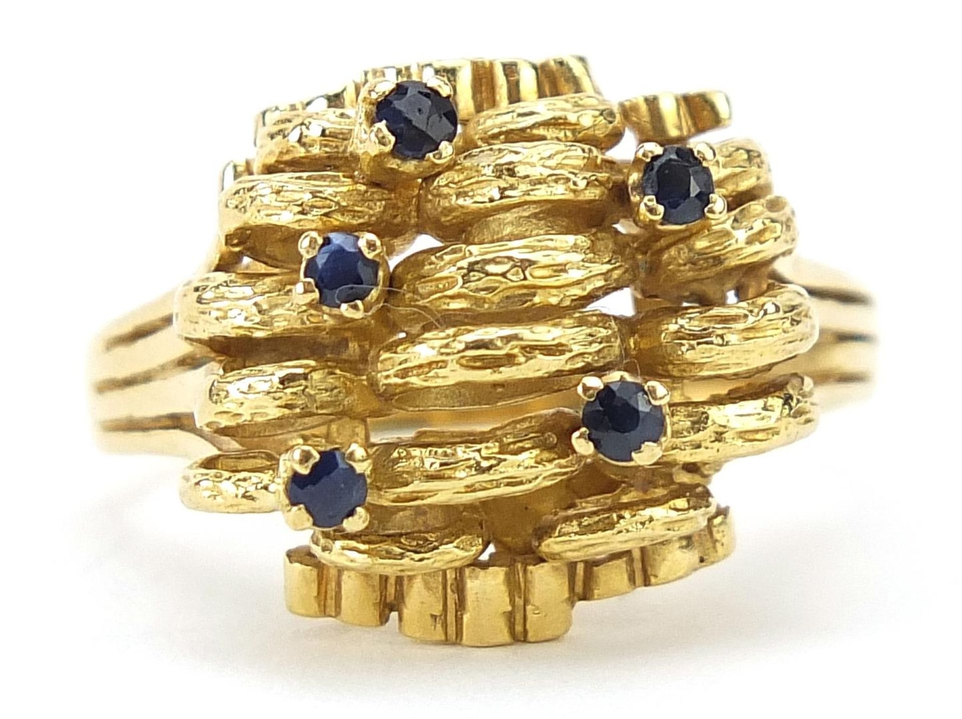 18ct gold sapphire designer ring housed in a Bruford Eastbourne-Exeter box, size V/W, 10.1g