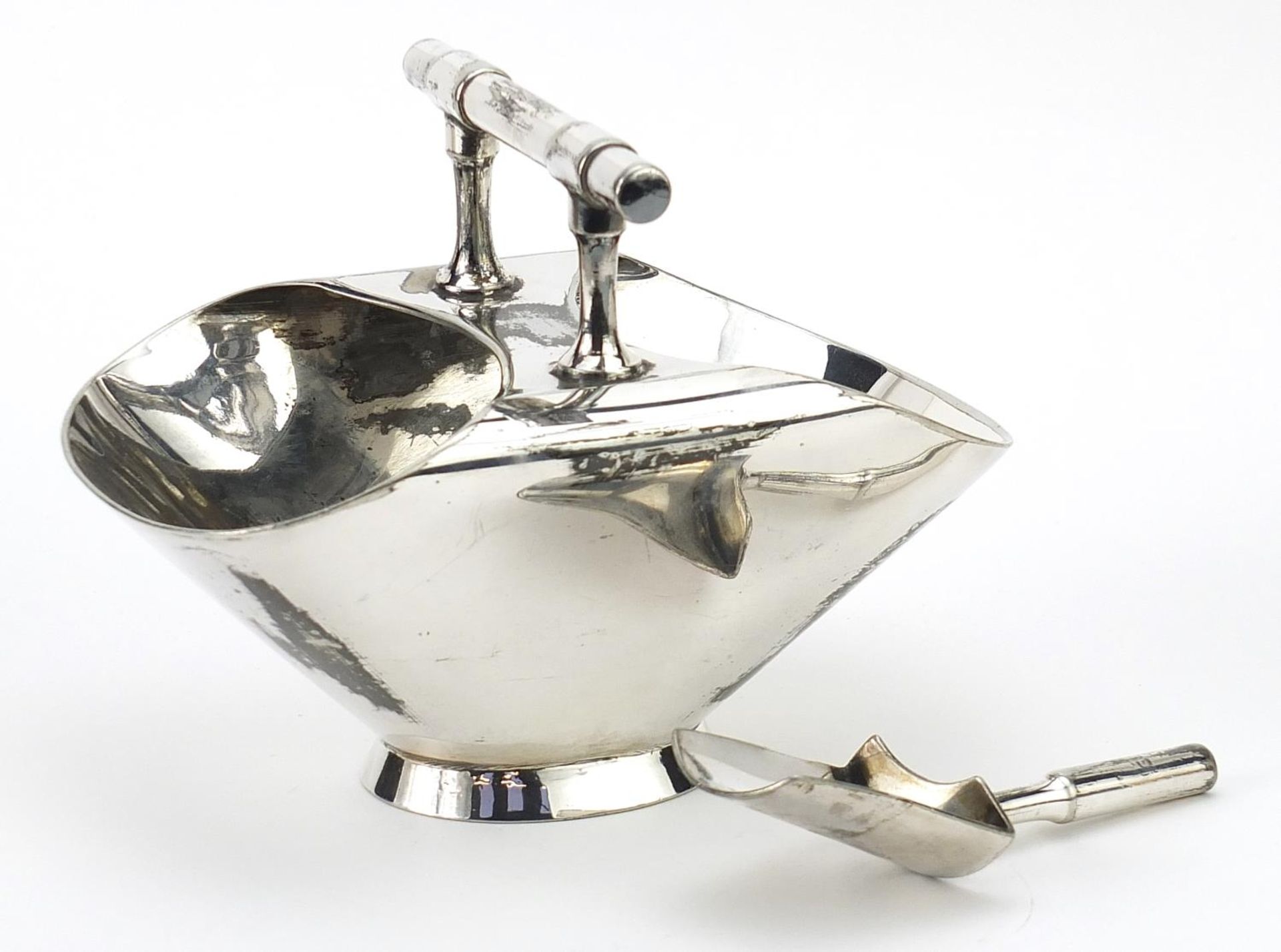 Christopher Dresser for Walker & Hall, silver plated sugar basin and trowel, numbered 998, 12.2cm - Image 2 of 4