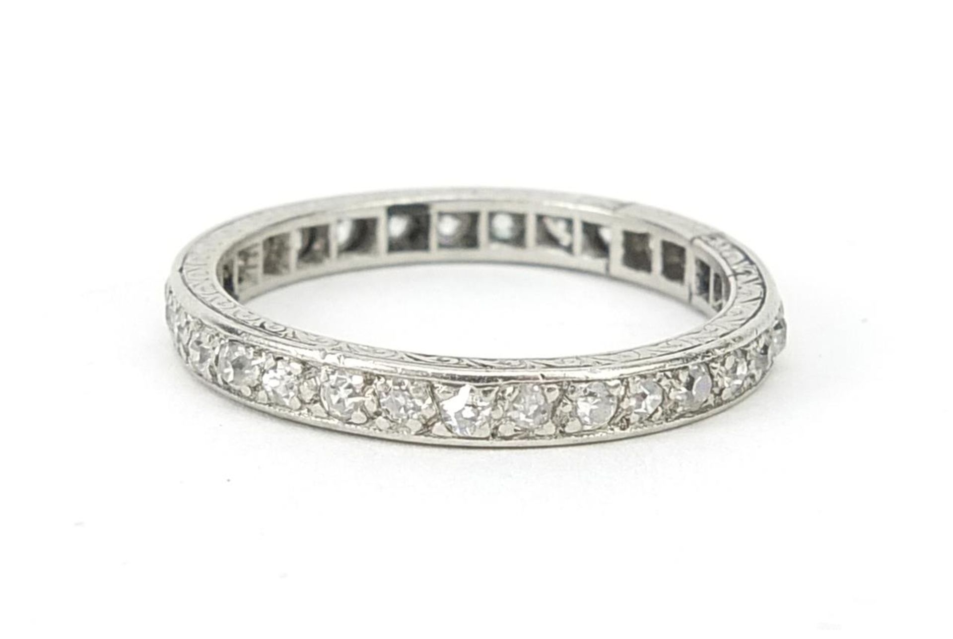 Unmarked white metal diamond eternity ring, the diamonds approximately 1.5mm in diameter, size S, - Bild 2 aus 4