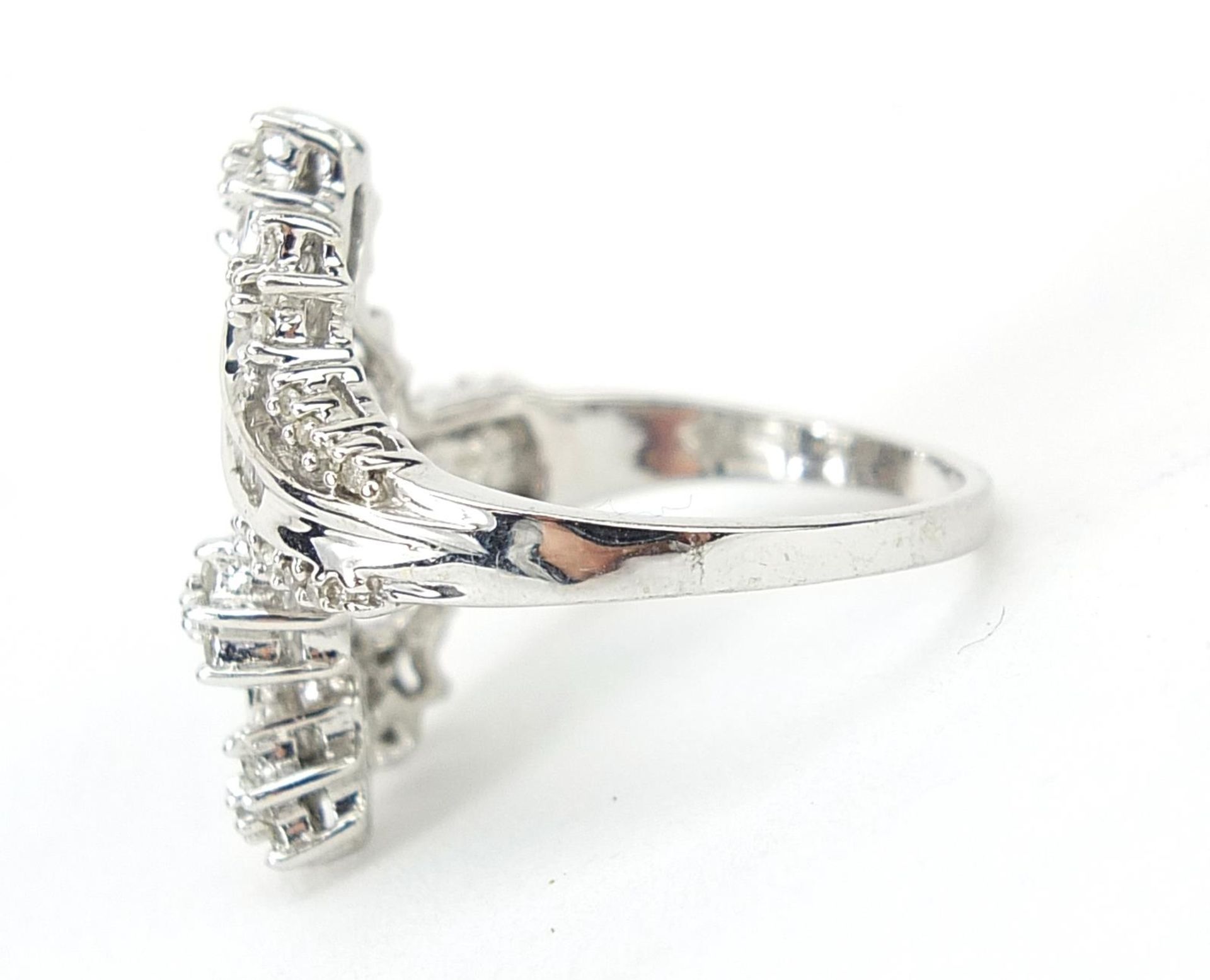 9ct white gold diamond shooting star design ring, size O, 5.0g - Image 2 of 4