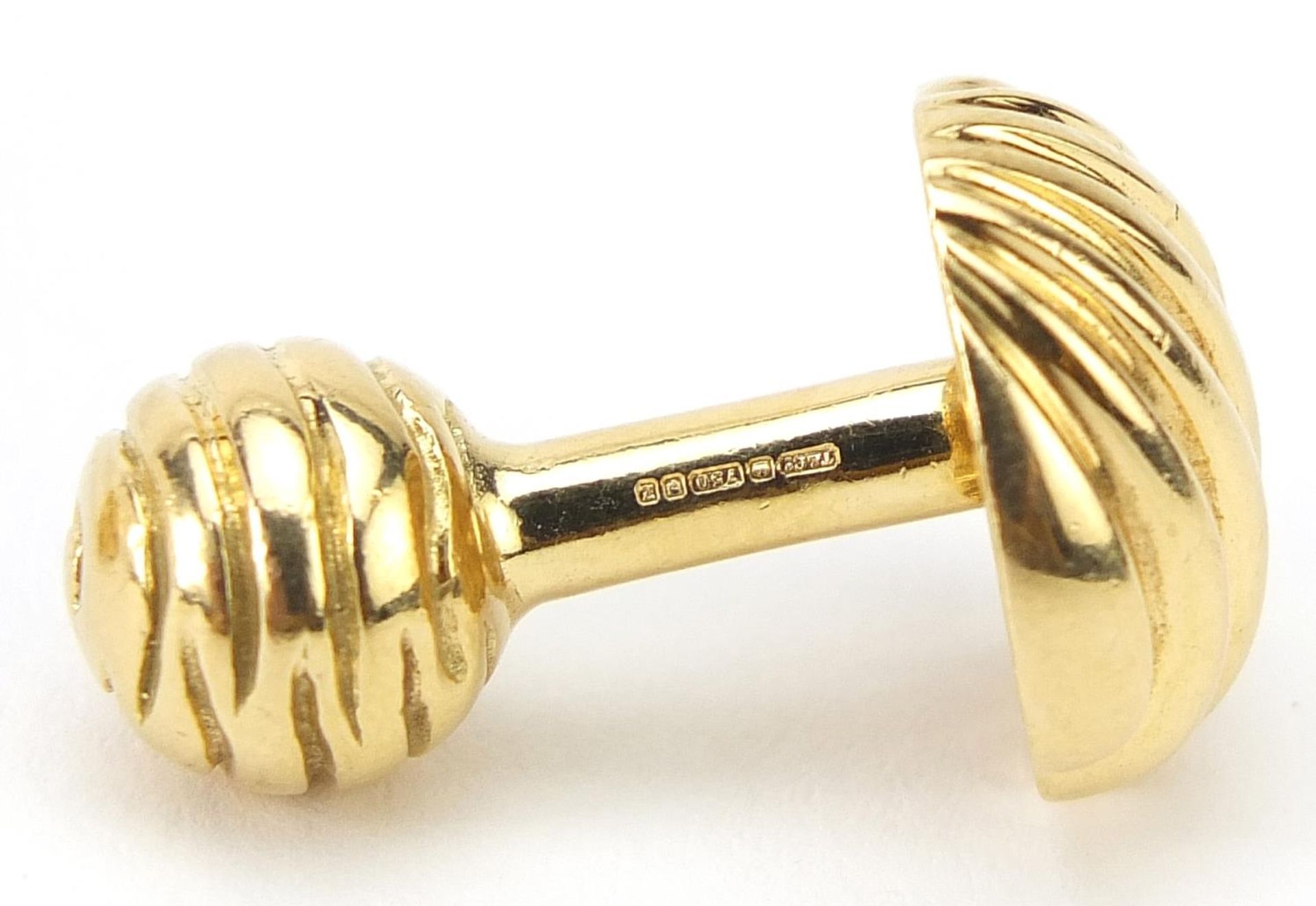 Tiffany & Co, pair of 18ct gold scallop shell cufflinks, 2.5cm in length, 27.5g - Bild 3 aus 4