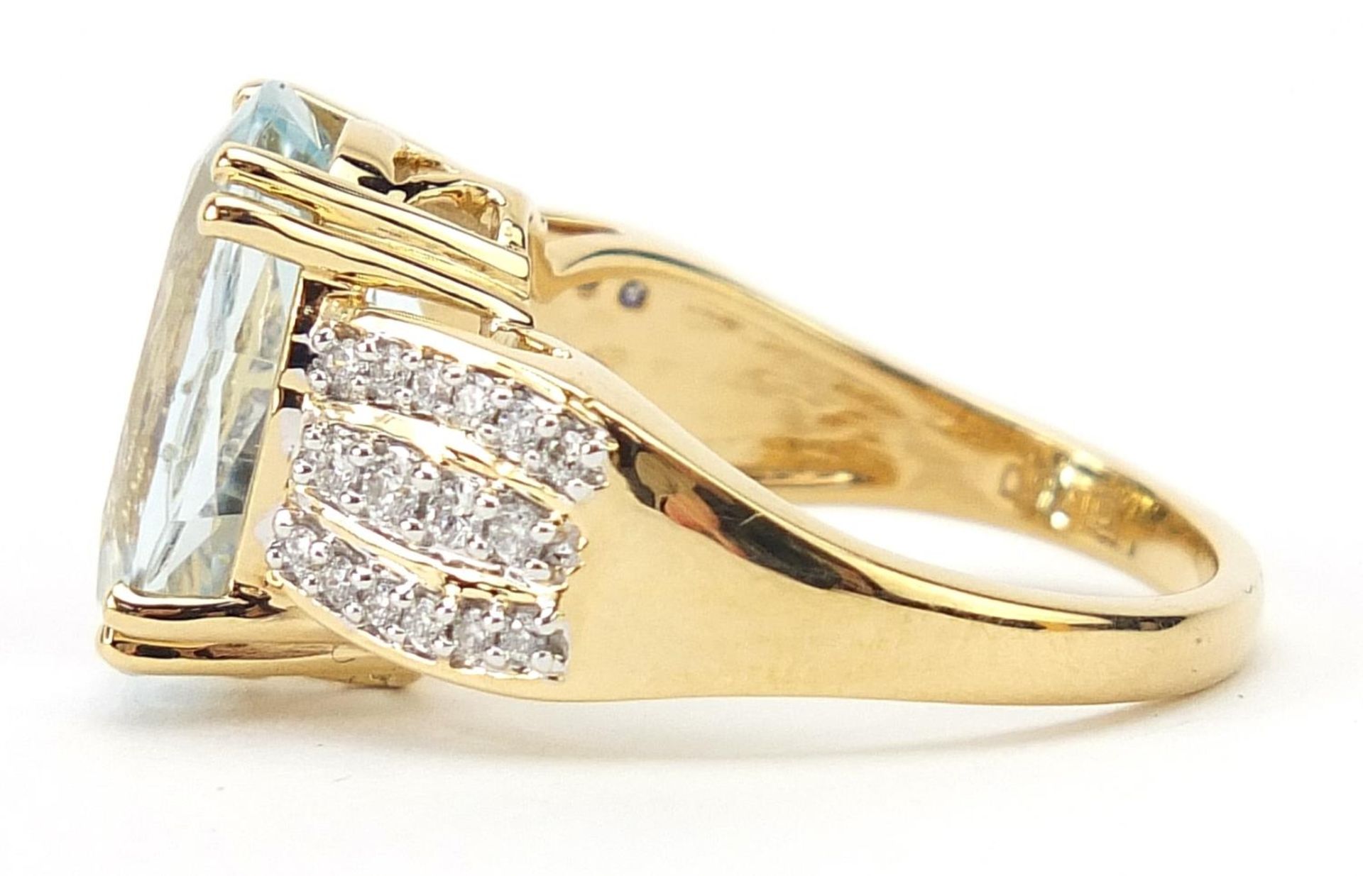 Lorique, 18ct gold aquamarine and diamond ring, the aquamarine approximately 6.2ct, size N, 7.7g - Bild 2 aus 5
