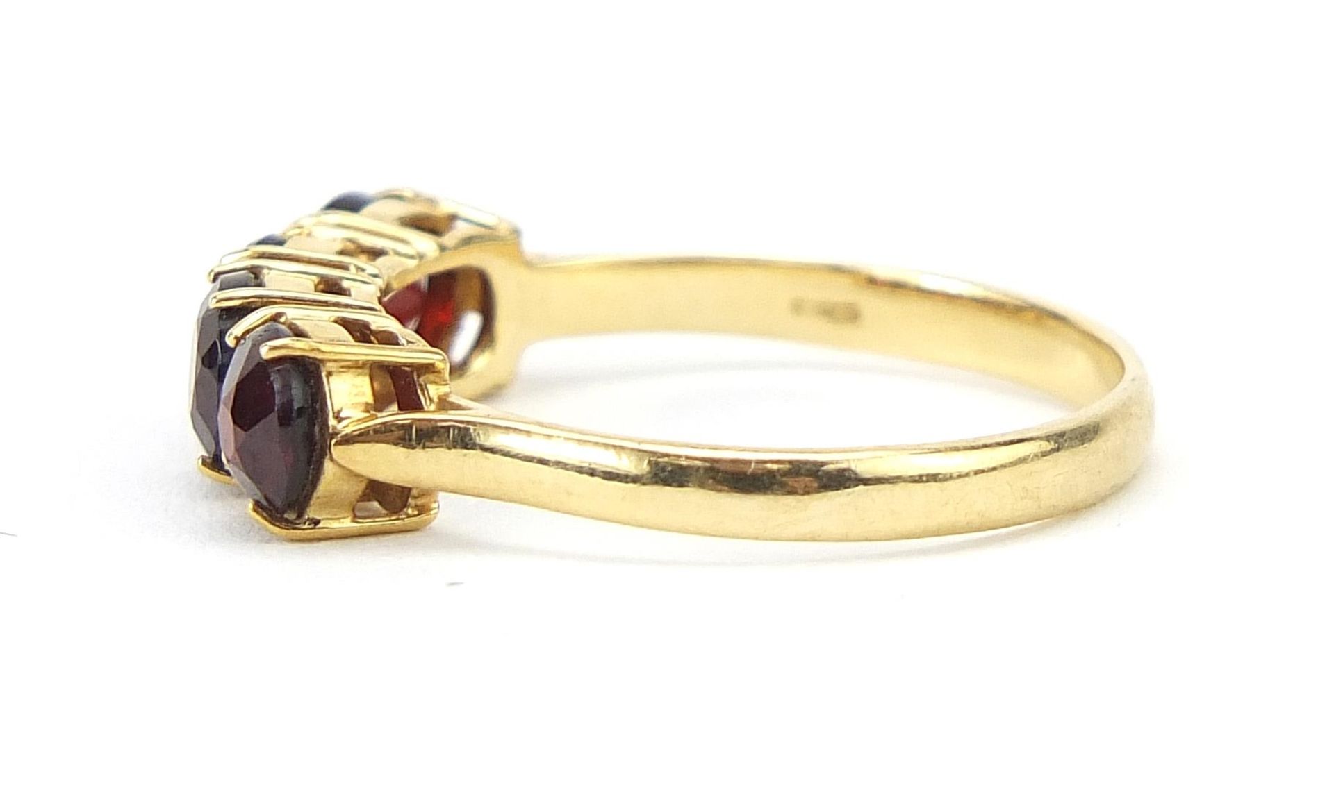 18ct gold garnet four stone ring, size Q, 3.0g - Bild 2 aus 6