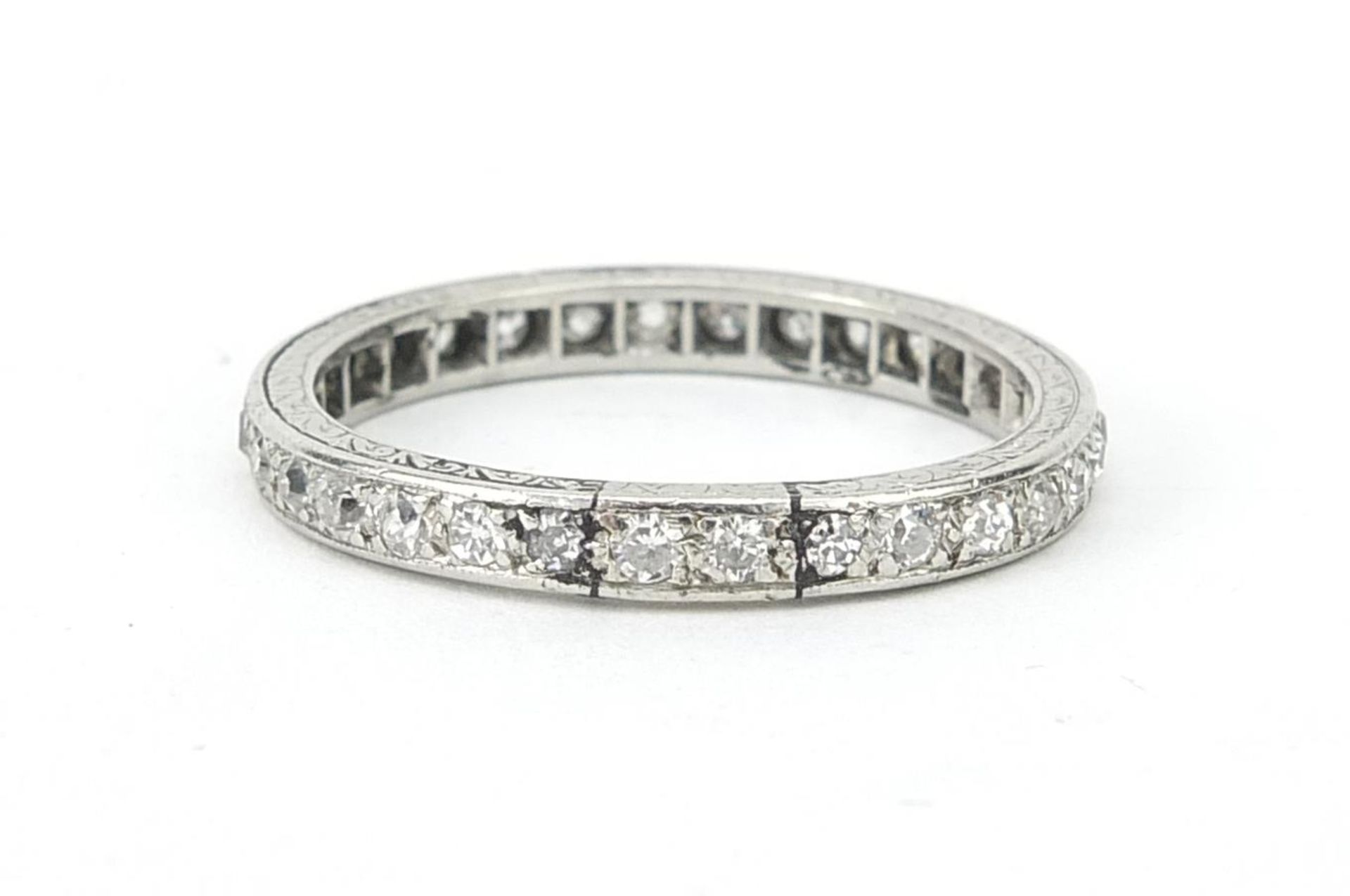 Unmarked white metal diamond eternity ring, the diamonds approximately 1.5mm in diameter, size S, - Bild 3 aus 4