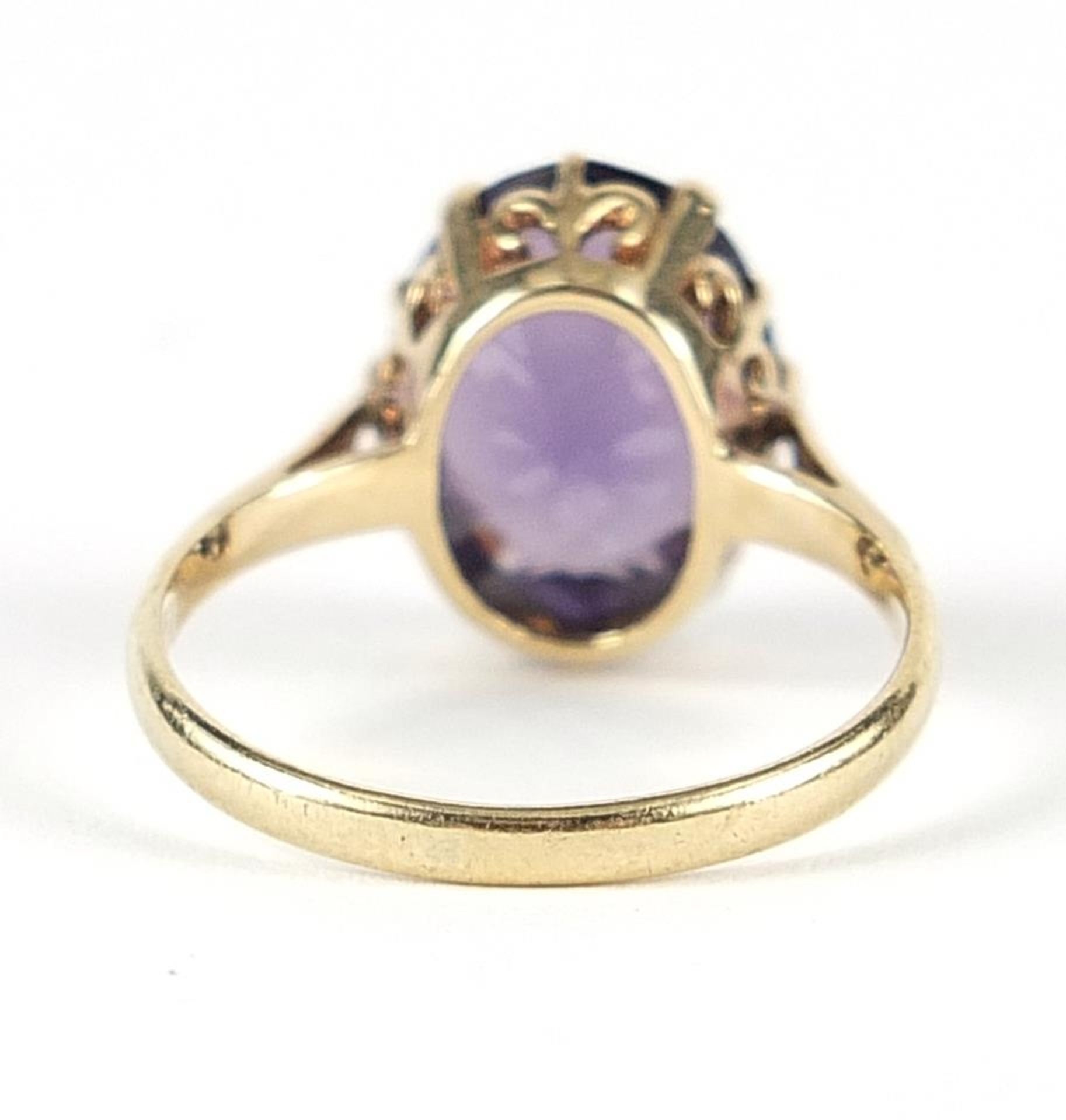Unmarked gold alexandrite solitaire ring housed in a John Morton box, size P, 3.7g - Bild 3 aus 7