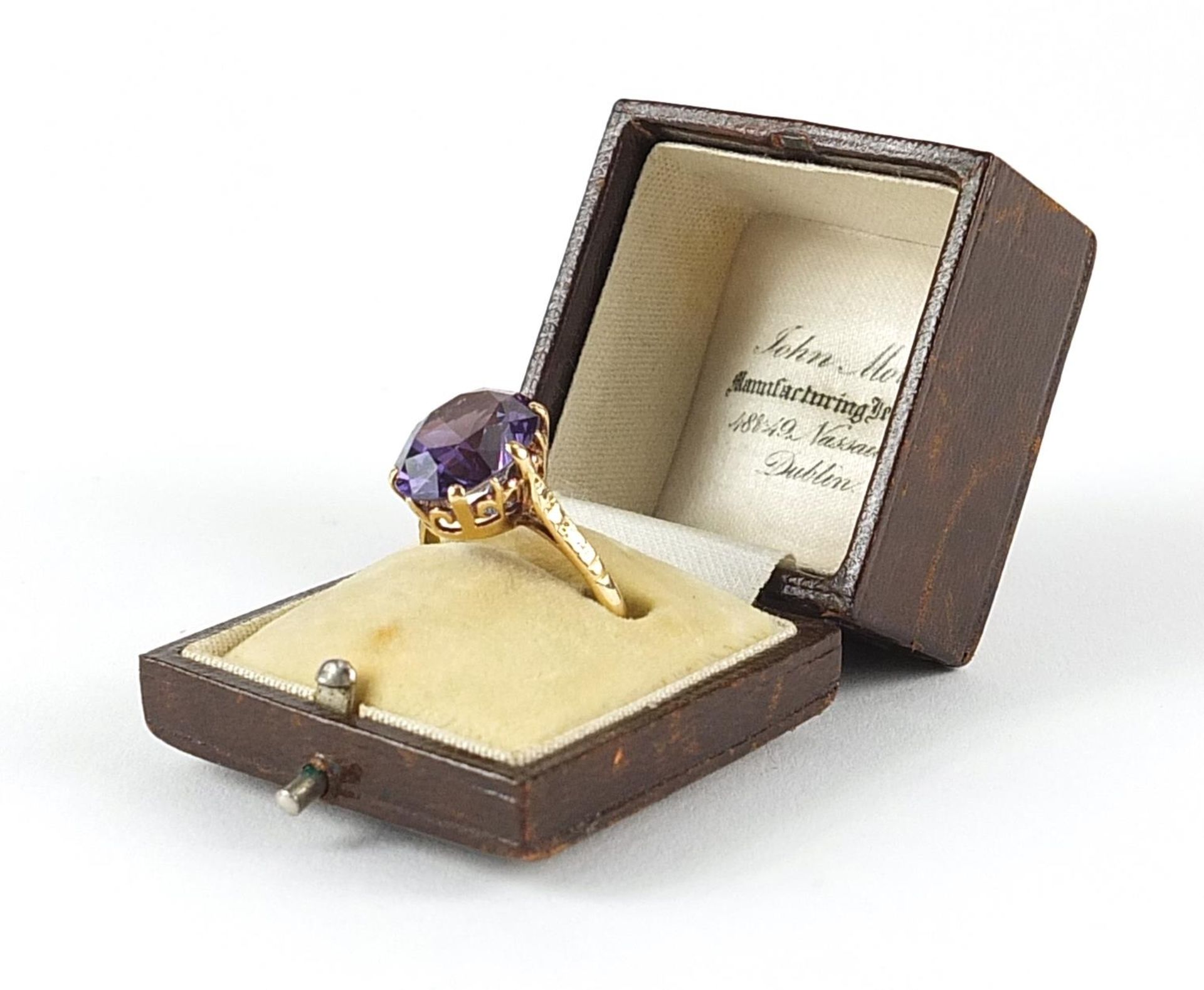 Unmarked gold alexandrite solitaire ring housed in a John Morton box, size P, 3.7g - Bild 6 aus 7