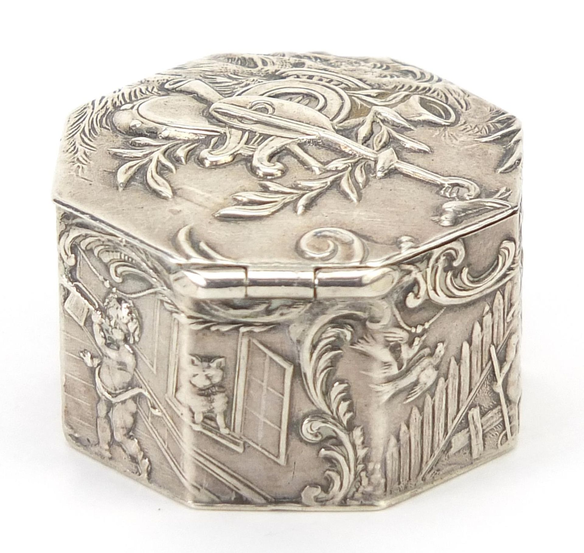 Antique Dutch silver patch box with hinged lid embossed with Putti and musical instruments, 2.5cm - Image 2 of 4